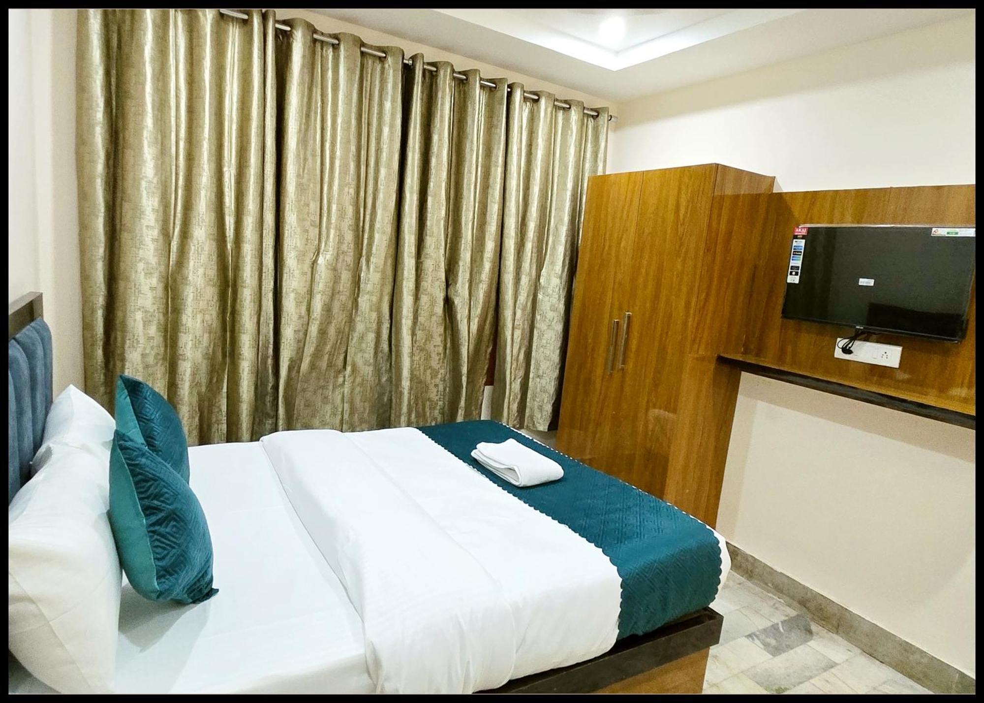 Rudraa Near Kashi Vishwanath Temple - Fully Air Conditioned - In Varanasi