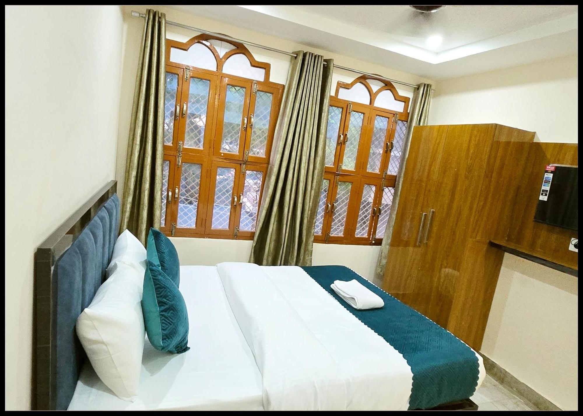 Hotel Rudraa Near Kashi Vishwanath Temple - Fully Air Conditioned - In