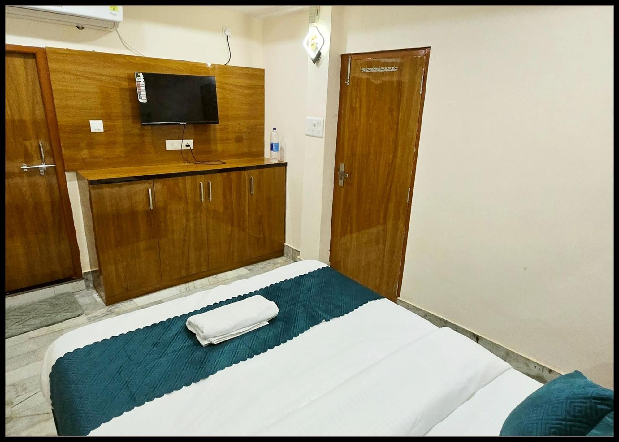 Rudraa Near Kashi Vishwanath Temple - Fully Air Conditioned - In Varanasi