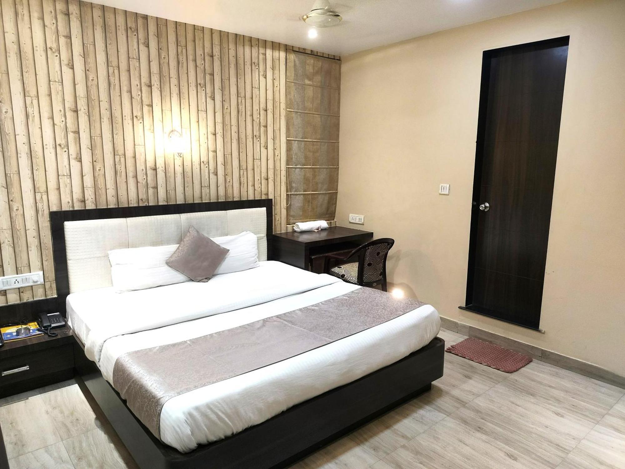Royal Hotel