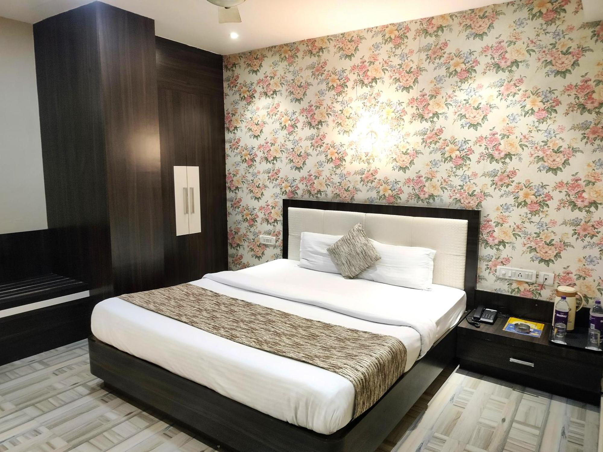 Royal Hotel 3*