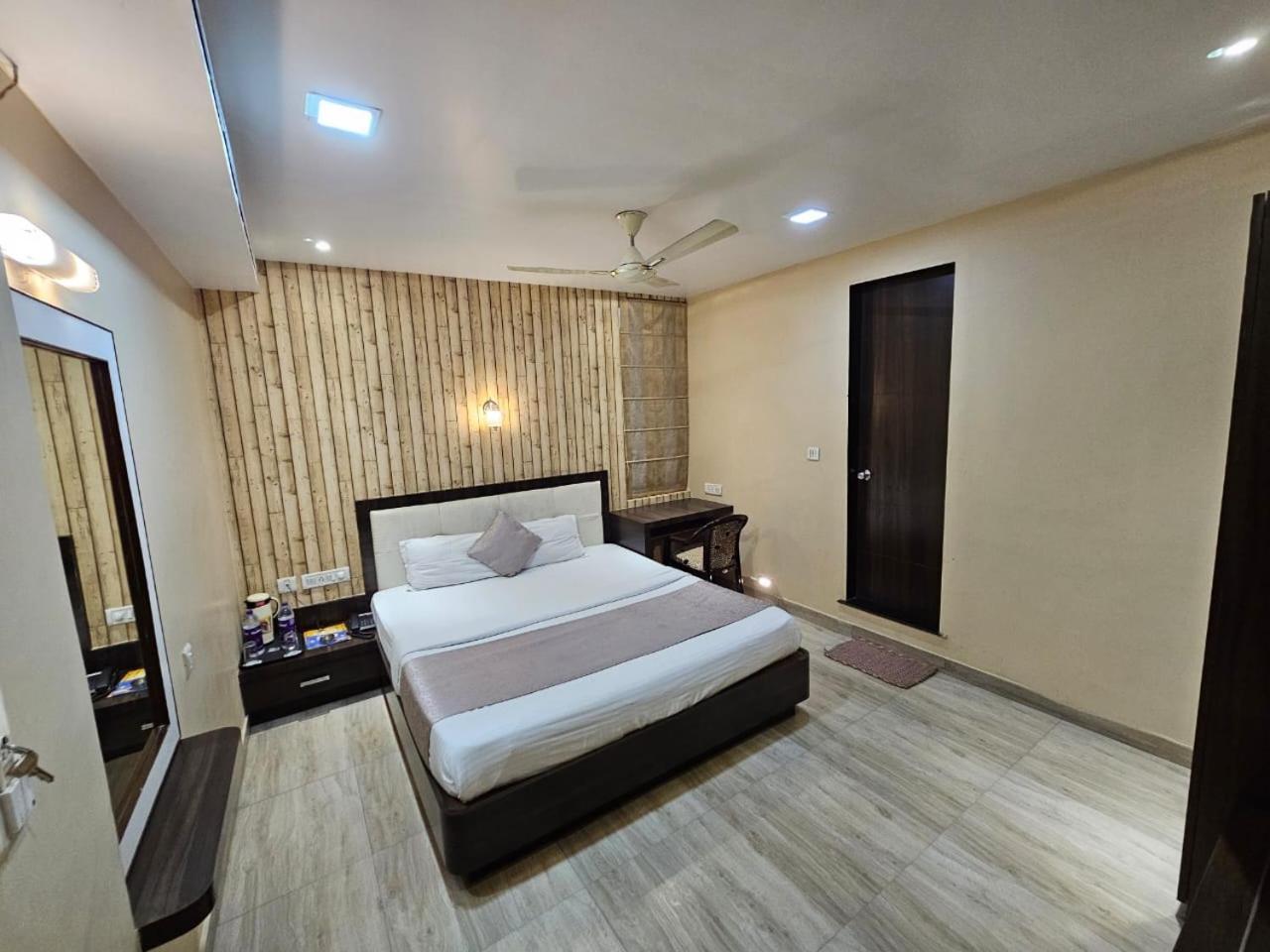 Royal 3* Varanasi