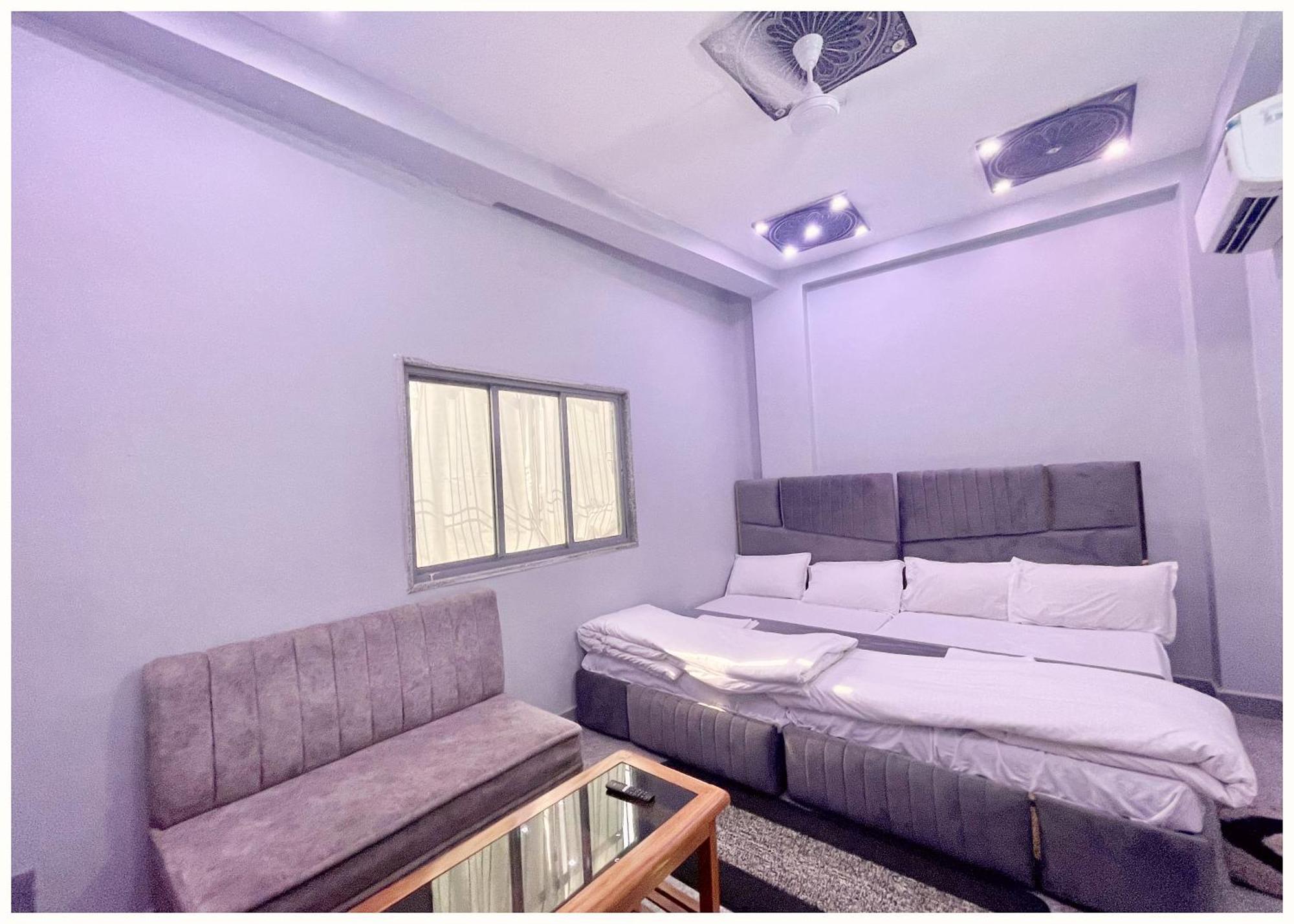 Prakash ! - Providing Air Conditioned And Well Decorated With Wi-fi Facility - Near Kashi Vishwanath Temple - In Varanasi