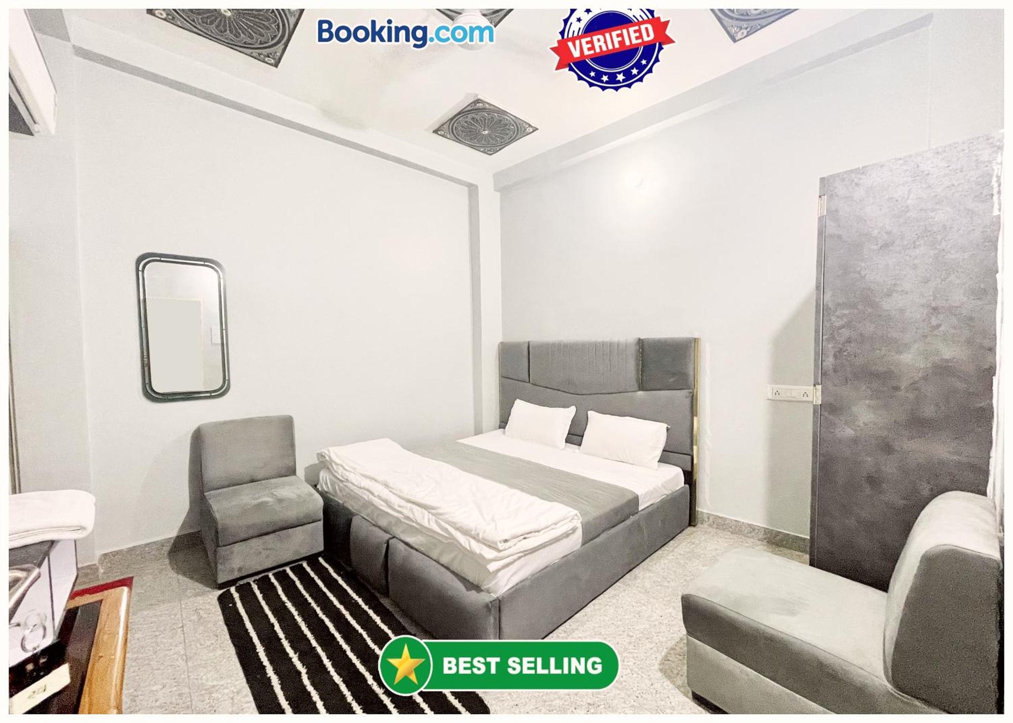 Prakash ! - Providing Air Conditioned And Well Decorated With Wi-fi Facility - Near Kashi Vishwanath Temple - In