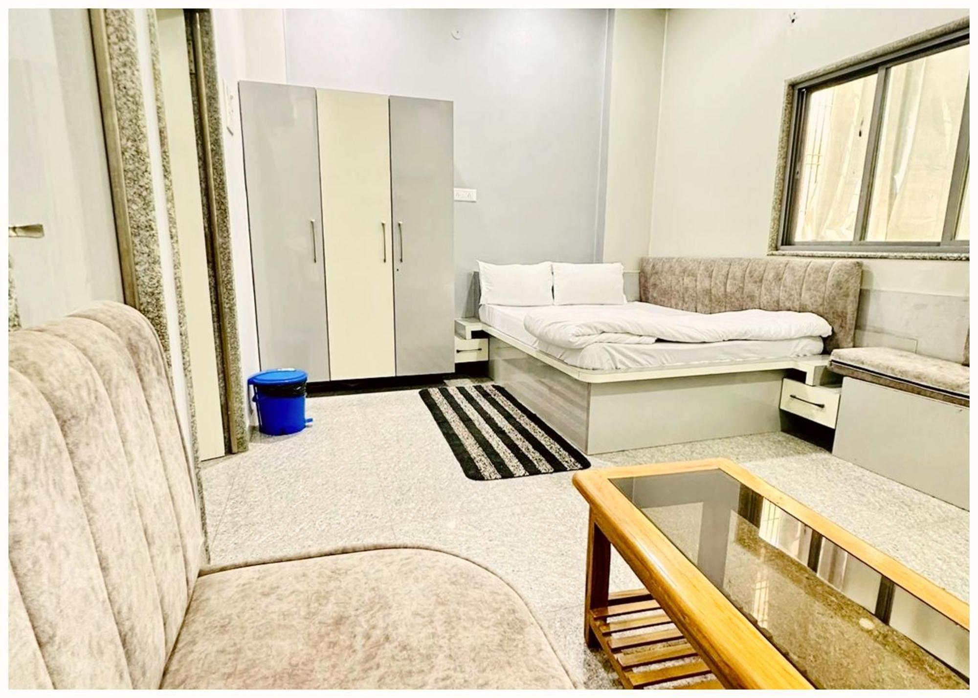 Prakash ! - Providing Air Conditioned And Well Decorated With Wi-fi Facility - Near Kashi Vishwanath Temple - In 3*