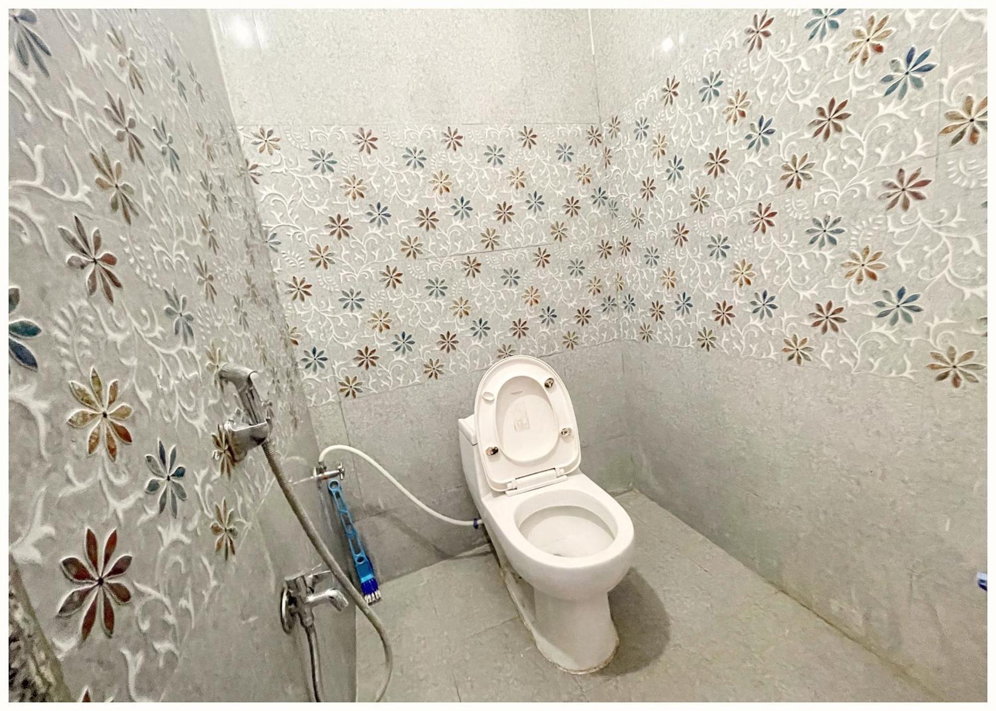 Prakash ! - Providing Air Conditioned And Well Decorated With Wi-fi Facility - Near Kashi Vishwanath Temple - In Varanasi