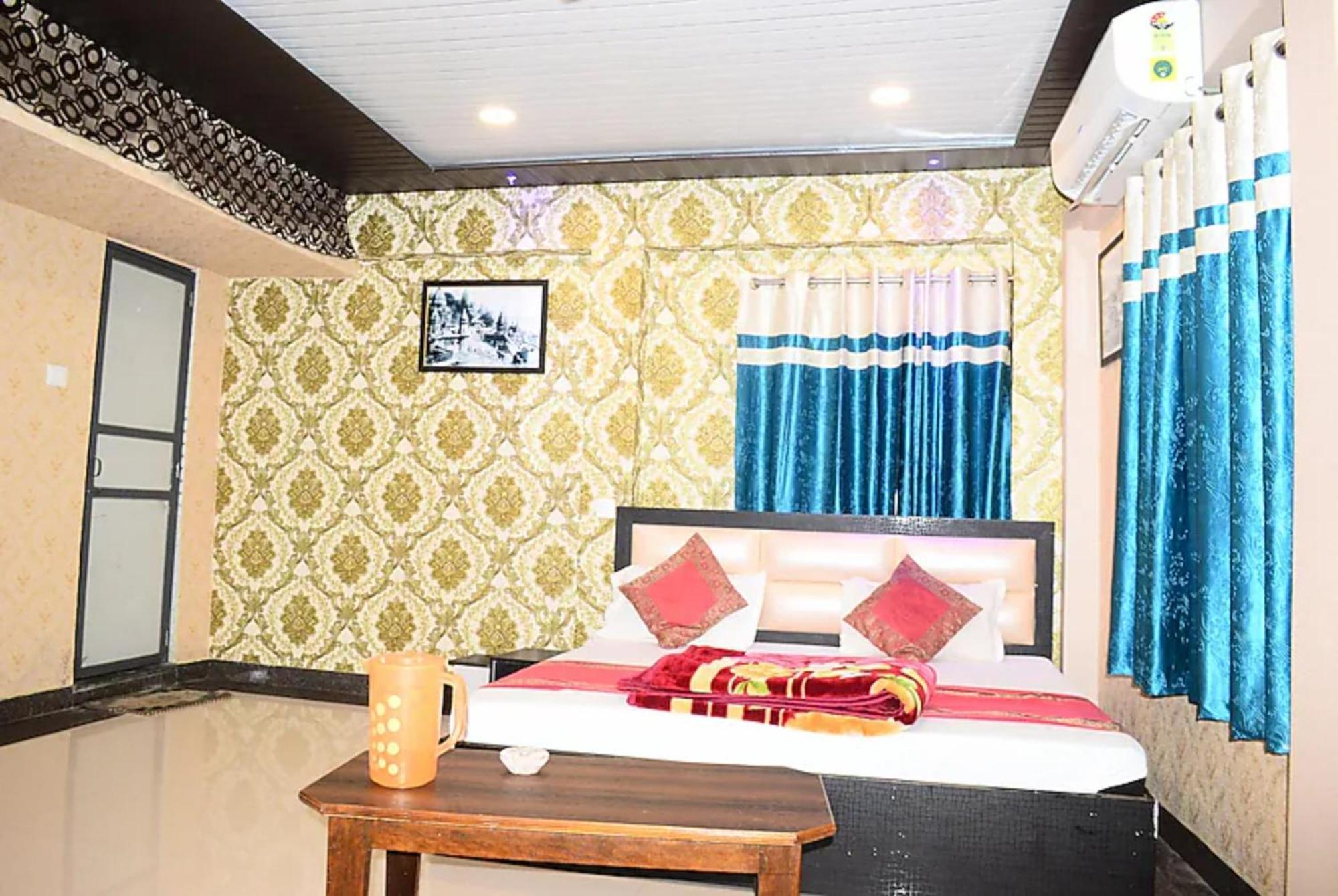 Hotel Hotel Hr Guest House Varanasi - 5 Minutes Walking From Kashi Vishwanath Temple And Ganga Arti Ghat - Fully Air Conditioned - Wi-Fi - Room Service - Well Maintained And Spacious Room - Best Seller In Varanasi Varanasi