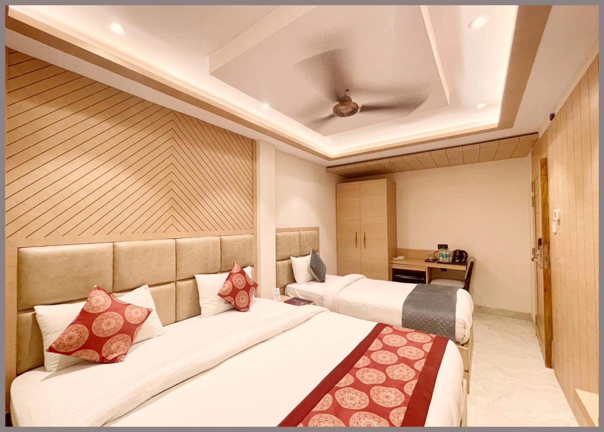Sarc Near Kashi Vishwanath Temple - Fully Air Conditioned And Spacious Hotel 4*