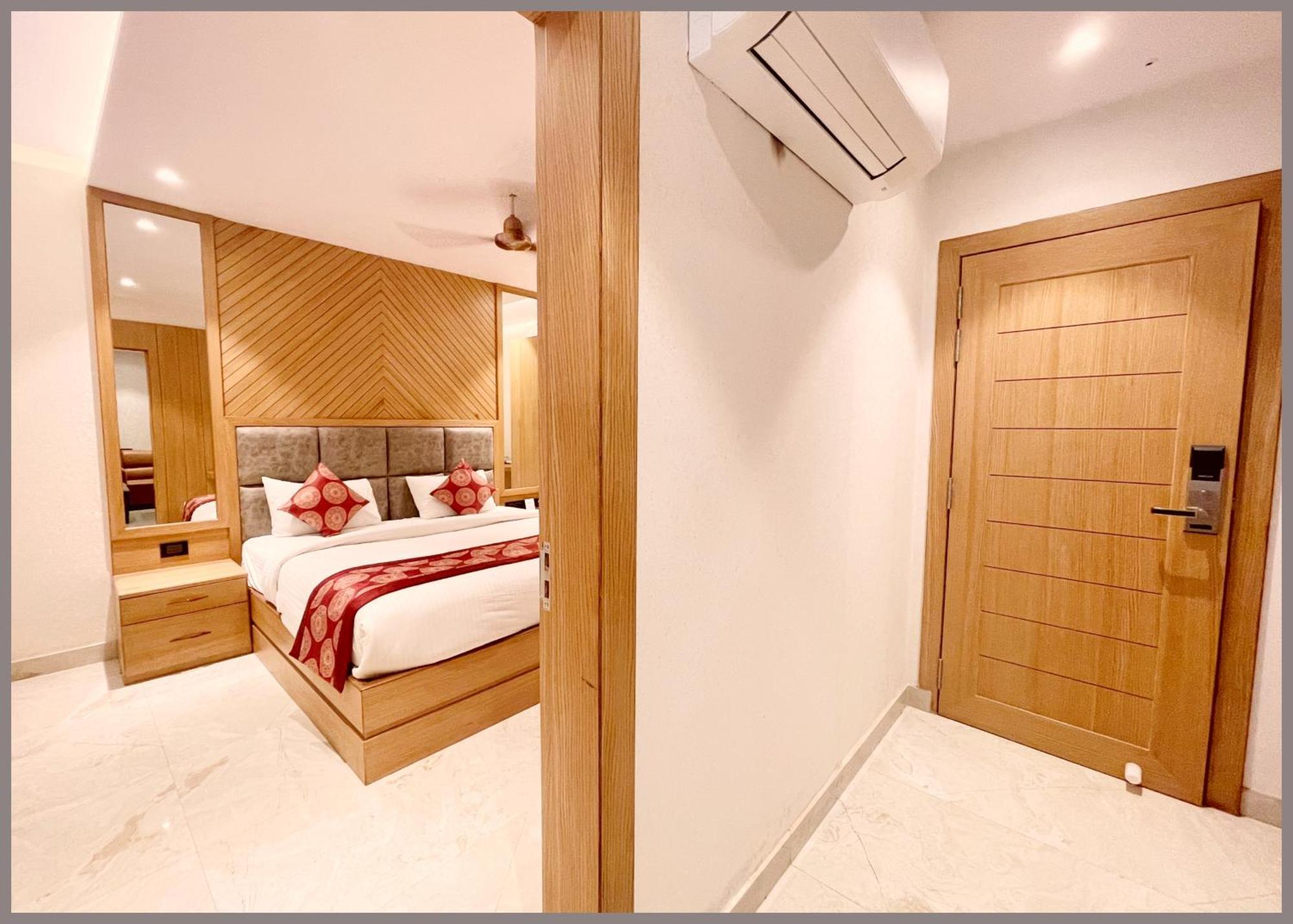 Sarc Near Kashi Vishwanath Temple - Fully Air Conditioned And Spacious 4*