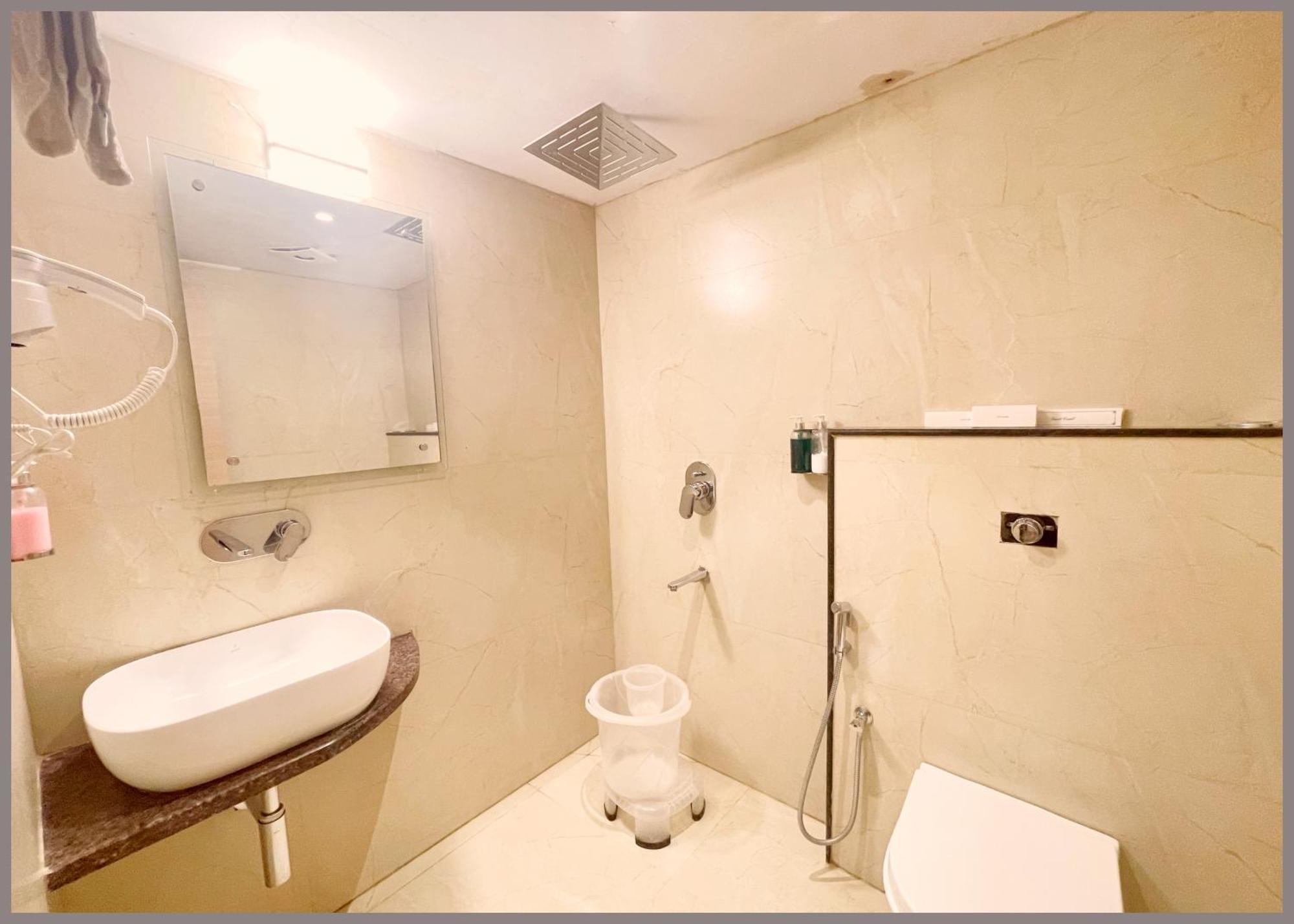 Sarc Near Kashi Vishwanath Temple - Fully Air Conditioned And Spacious Hotel Varanasi