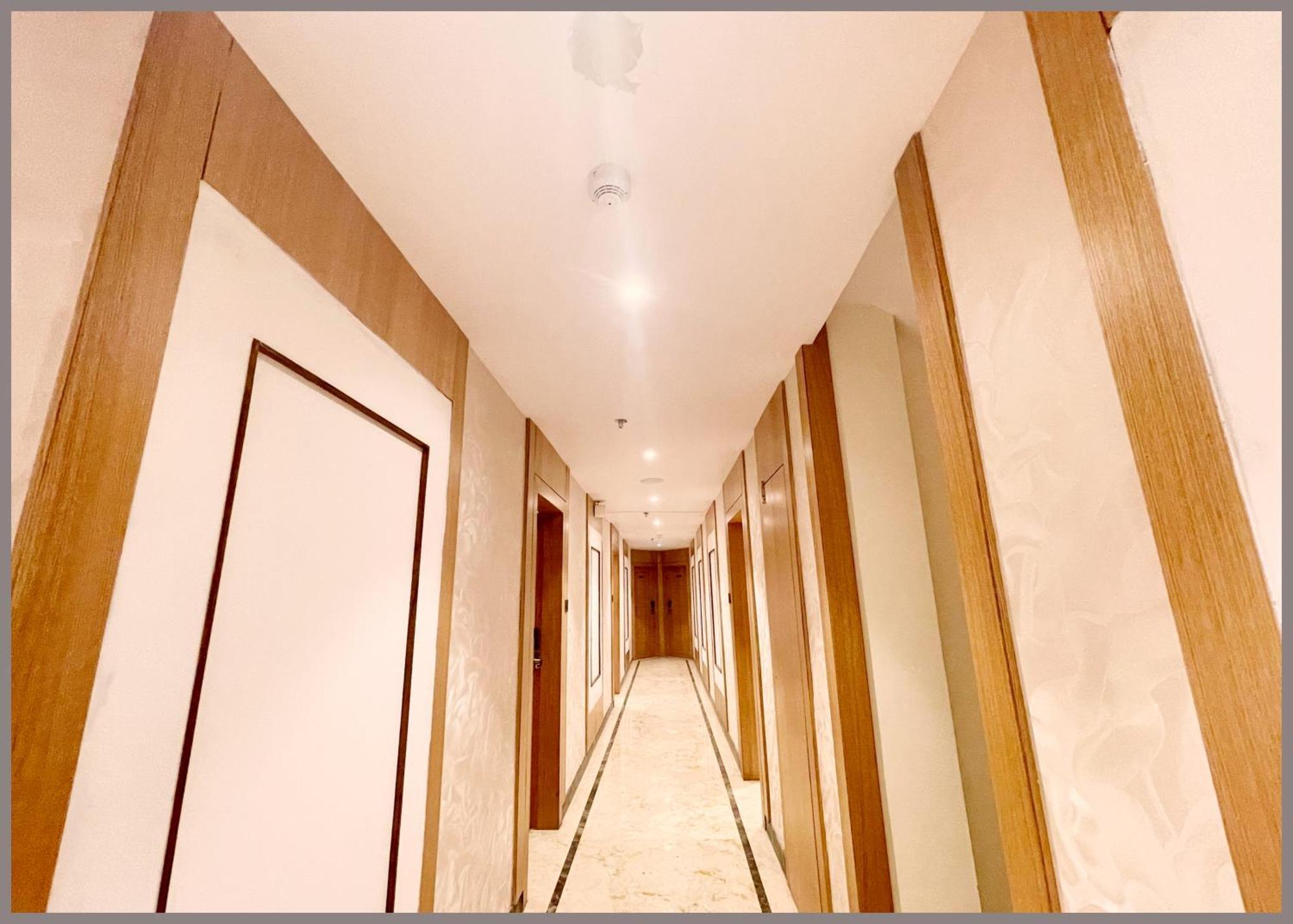 Sarc Near Kashi Vishwanath Temple - Fully Air Conditioned And Spacious 4*