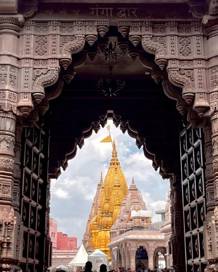 Shivayy Majestic 3 Km From Kashi Vishwanath Temple