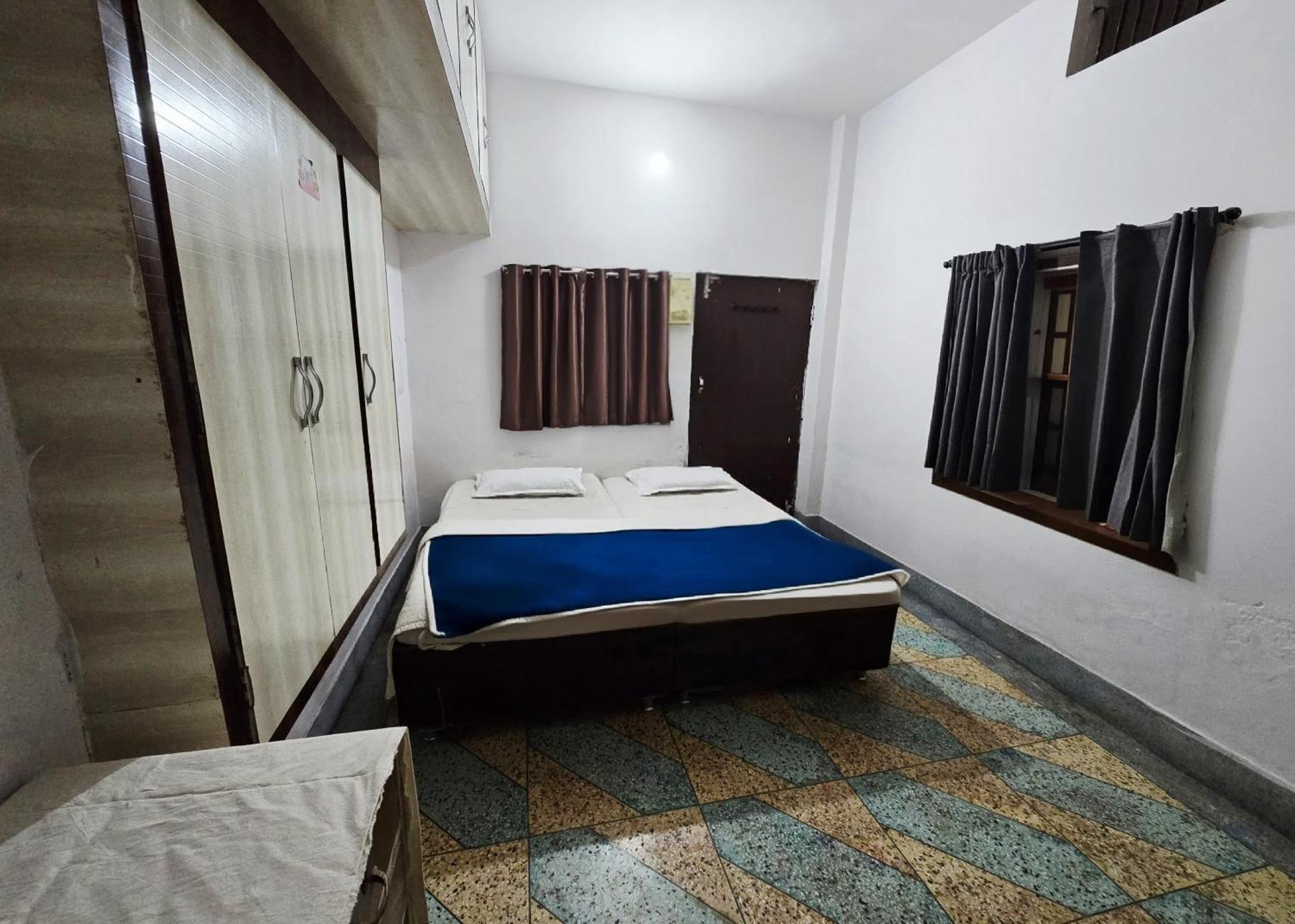 Kh Residency Near Kashi Vishwanth Temple *