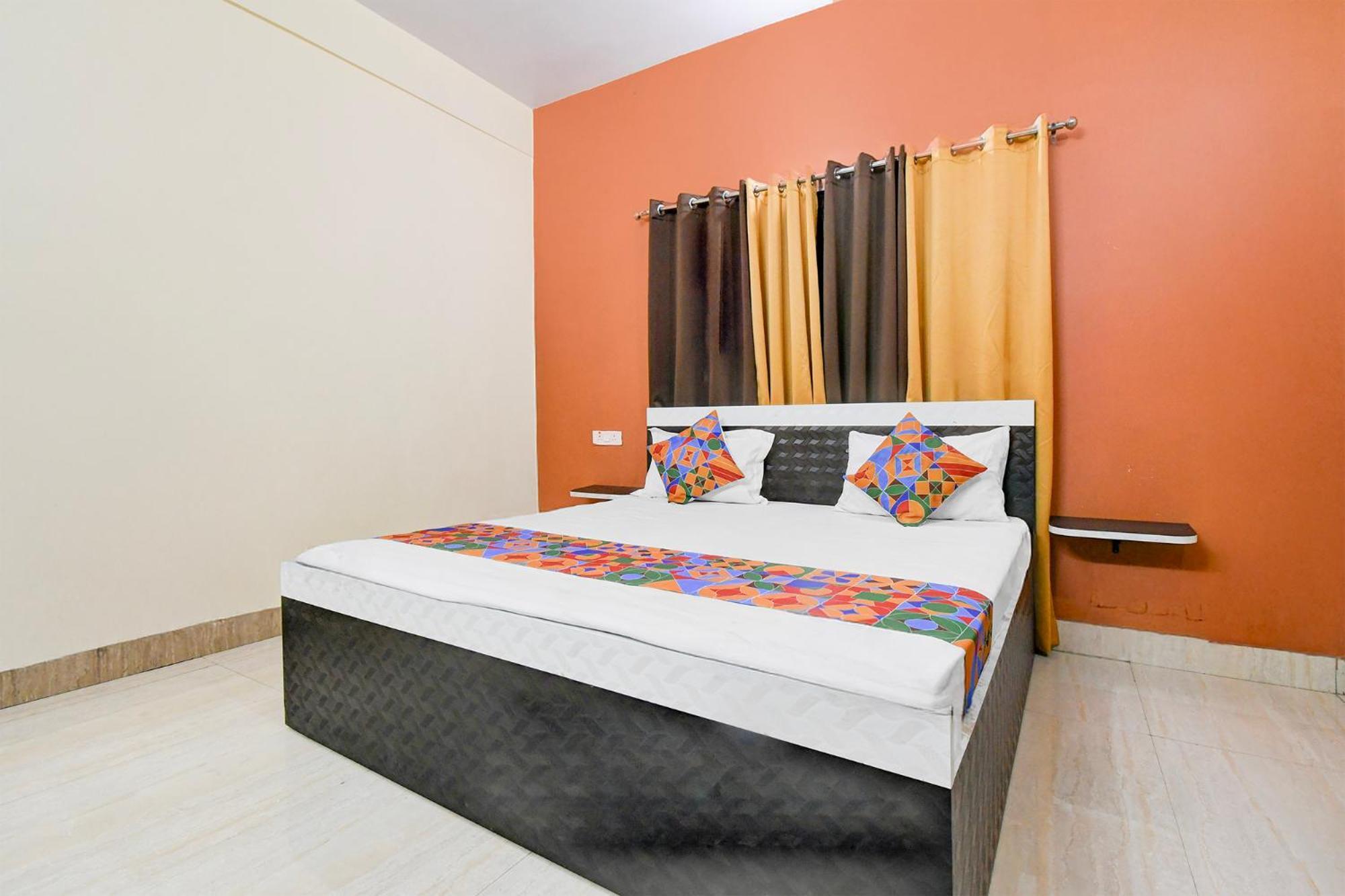 Hotel Fabhotel Rb Palace