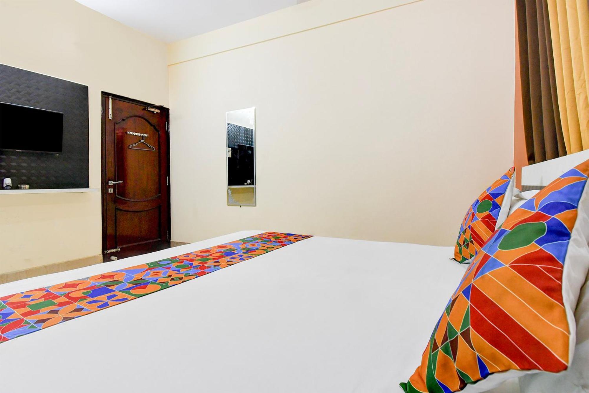 Fabhotel Rb Palace
