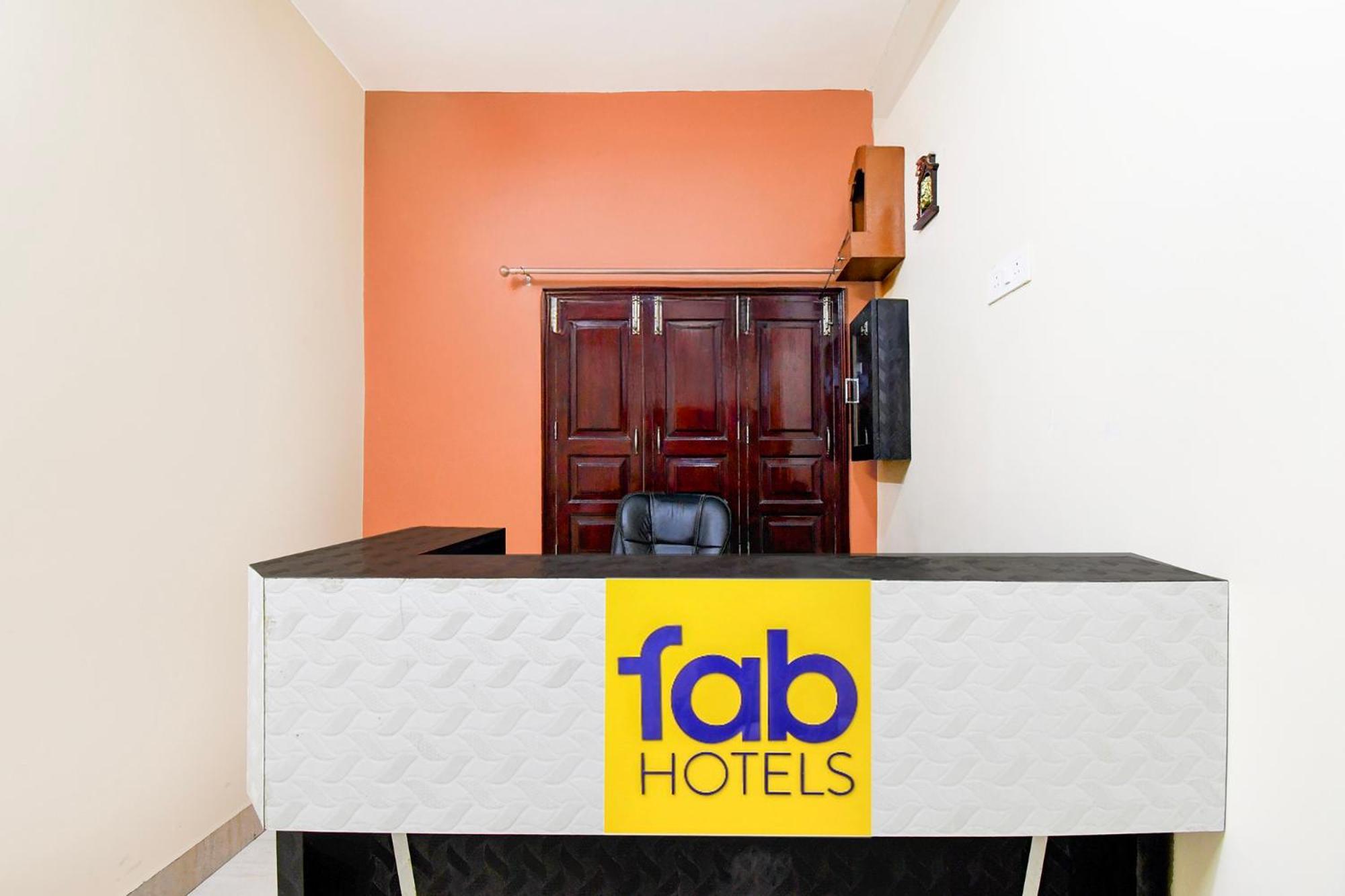 Fabhotel Rb Palace