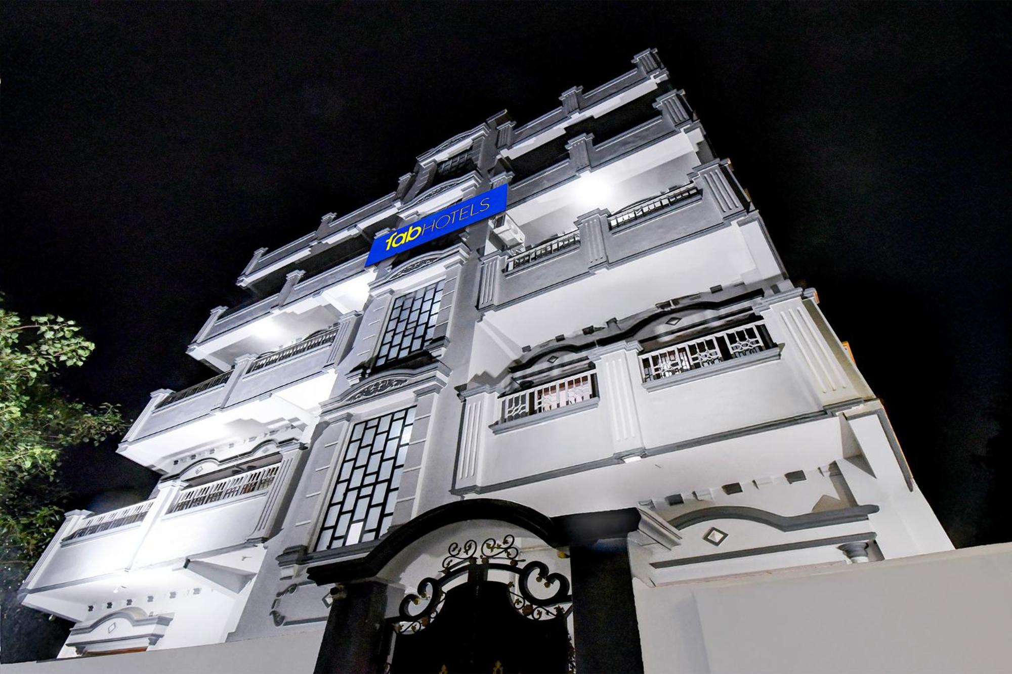 Fabhotel Rb Palace
