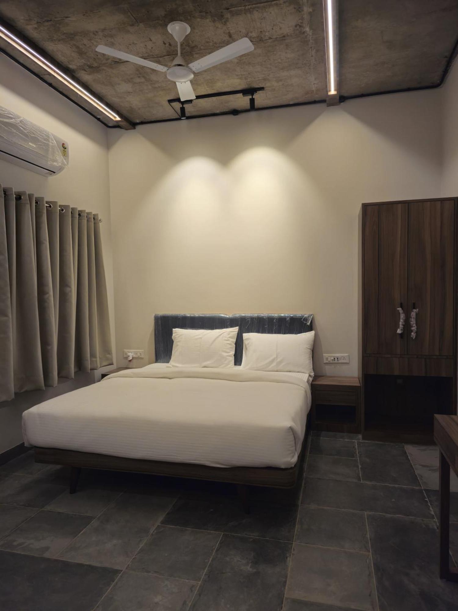 Aam Bagh Banaras Hotel Varanasi