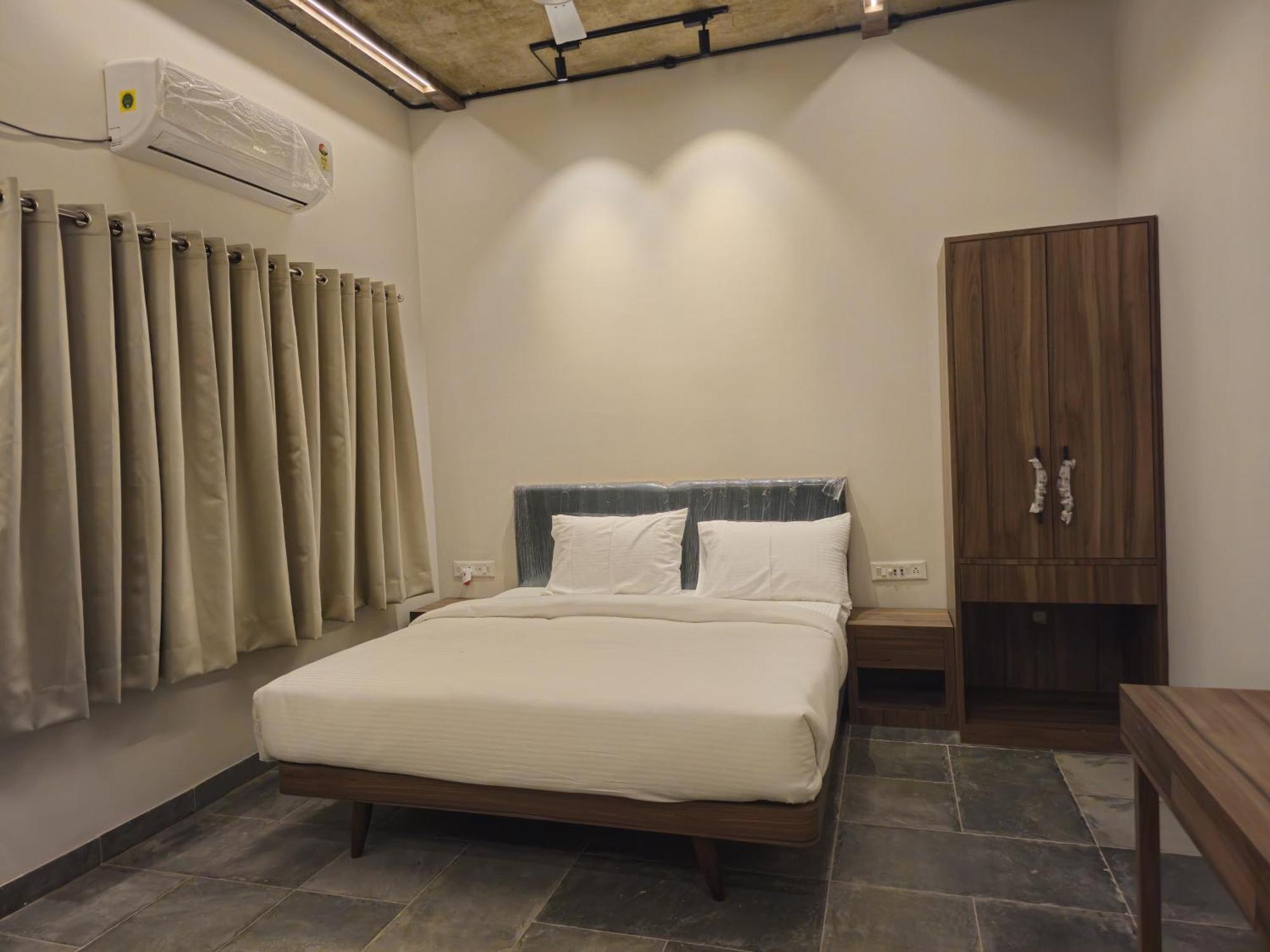 Aam Bagh Banaras Hotel 4*