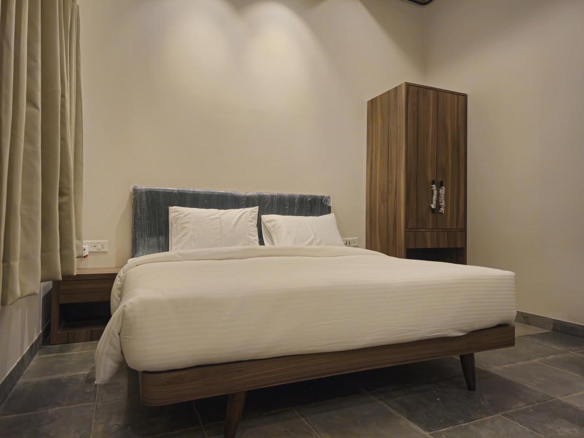 Hotel Aam Bagh Banaras 4*