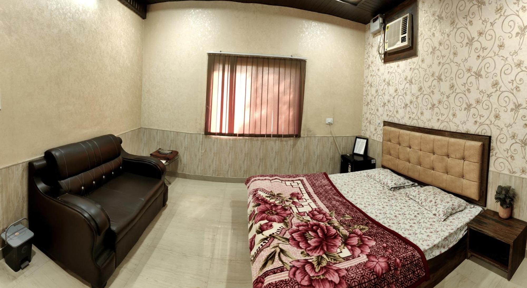 Hotel The Grand Event Varanasi