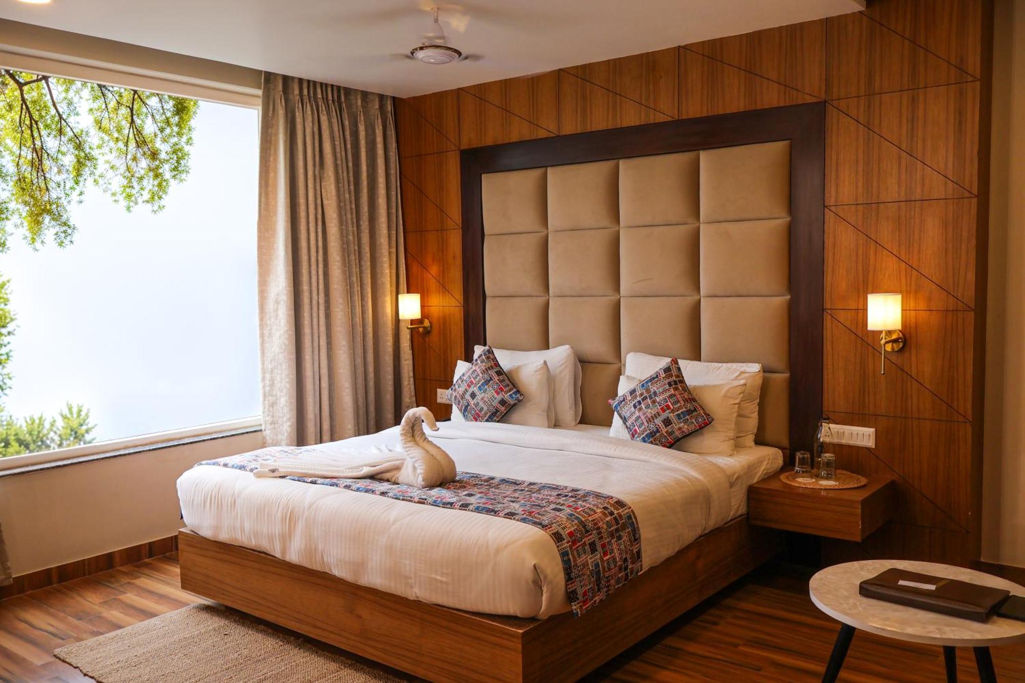 Hhw Buddha Lineage Hotel 4*