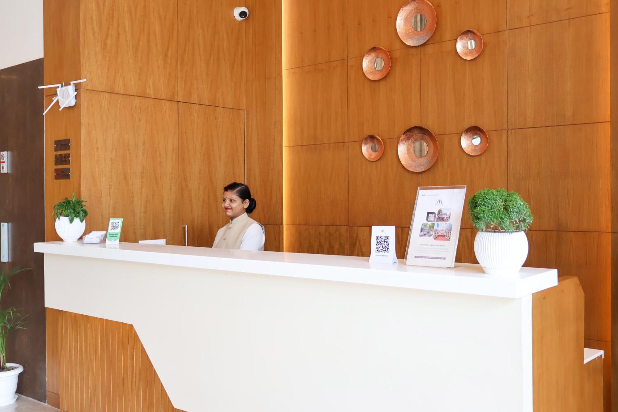 Hhw Buddha Lineage Hotel 4*