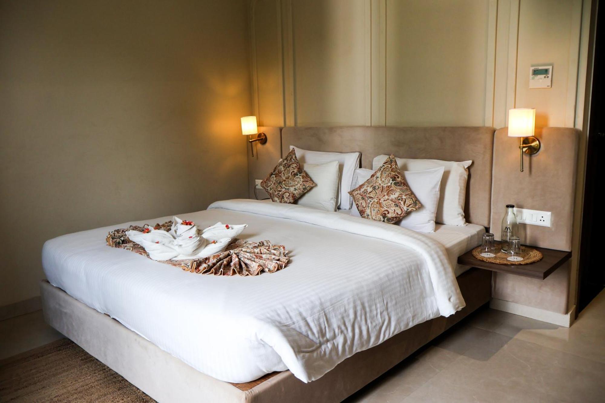 Hhw Buddha Lineage Hotel 4*