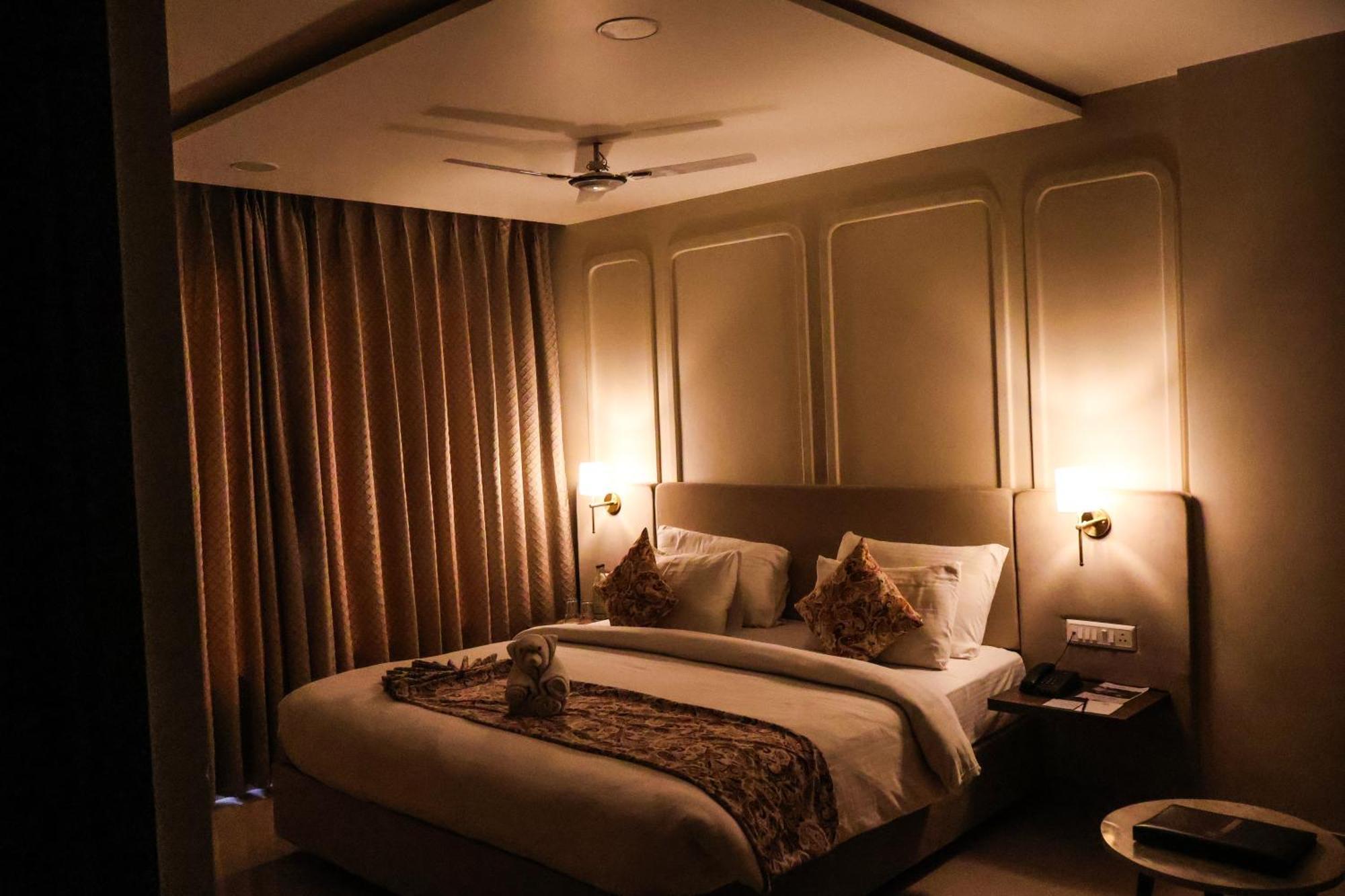 Hhw Buddha Lineage Hotel 4*