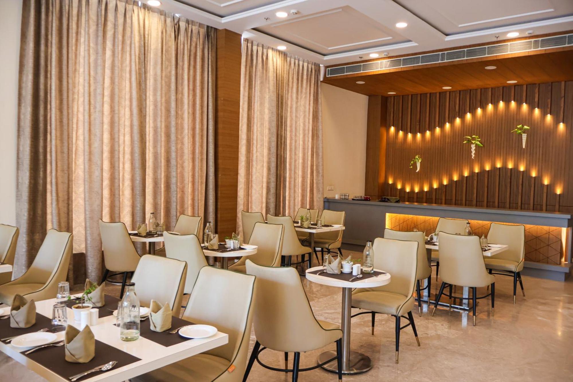 Hhw Buddha Lineage Hotel Varanasi