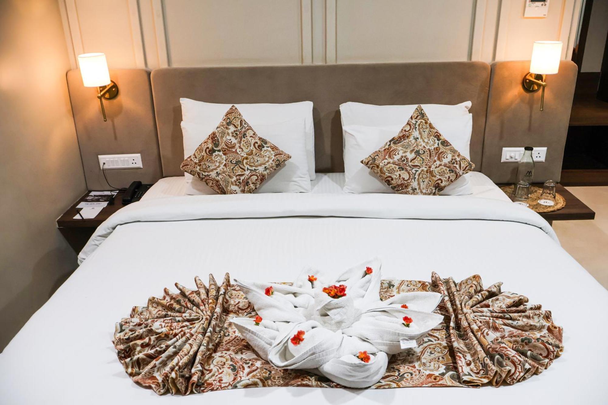 Hhw Buddha Lineage Hotel 4*