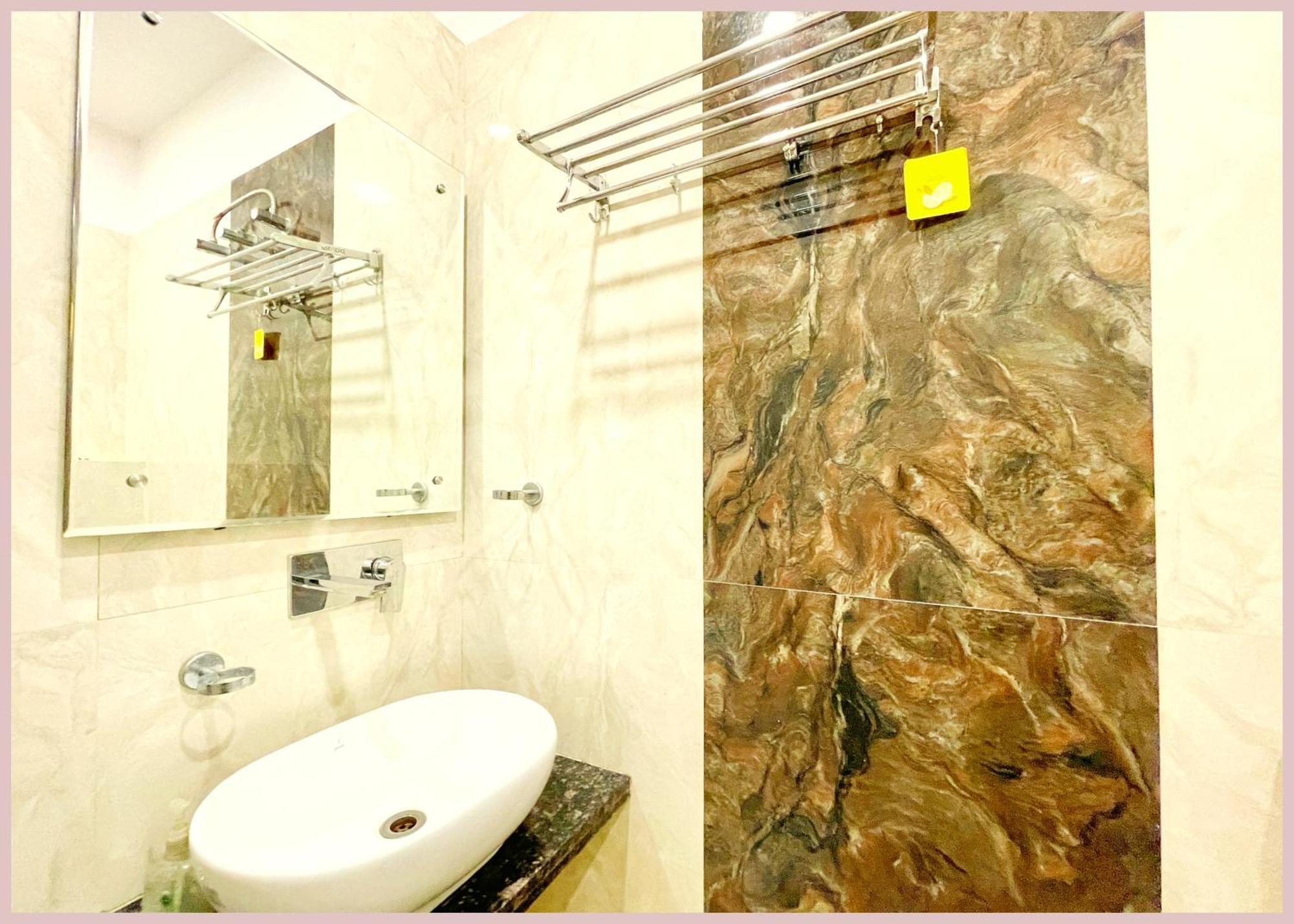 Vns - Ndp ! Palace - Warm Hospitality & Comfortable In - Near Kashi Vishwanath Temple - In 4*