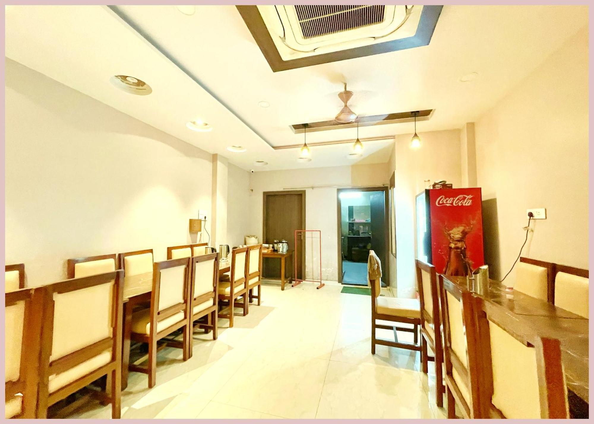 Vns - Ndp ! Palace - Warm Hospitality & Comfortable In - Near Kashi Vishwanath Temple - In
