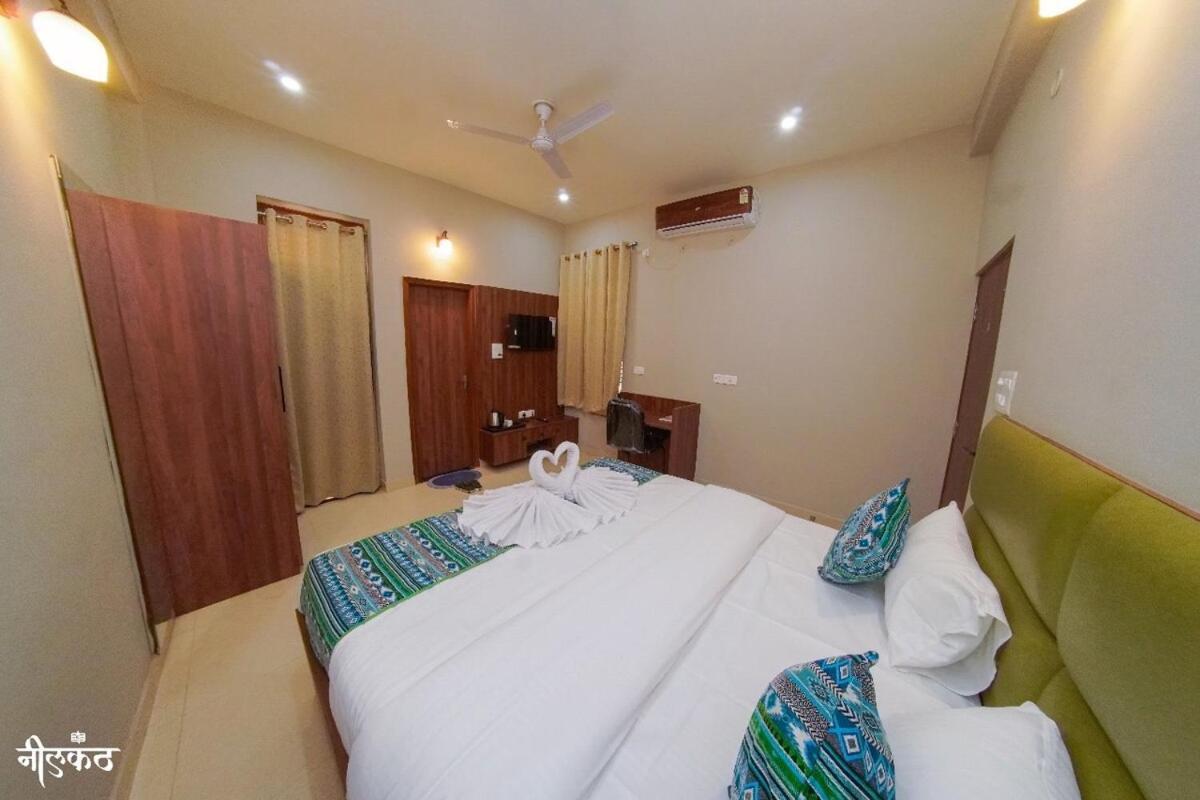 Neelkanth - 2-bhk Flat Near Bhu Apartment