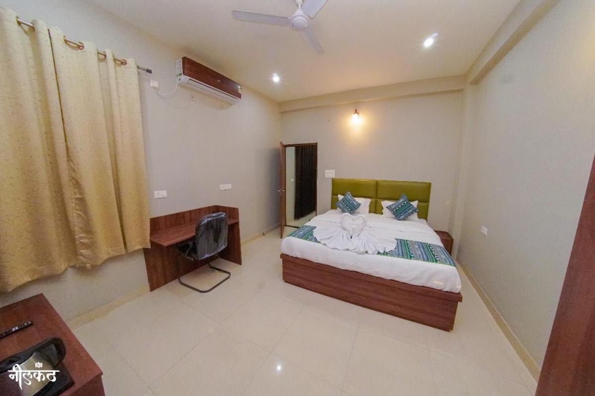 Neelkanth - 2-bhk Flat Near Bhu Apartment *