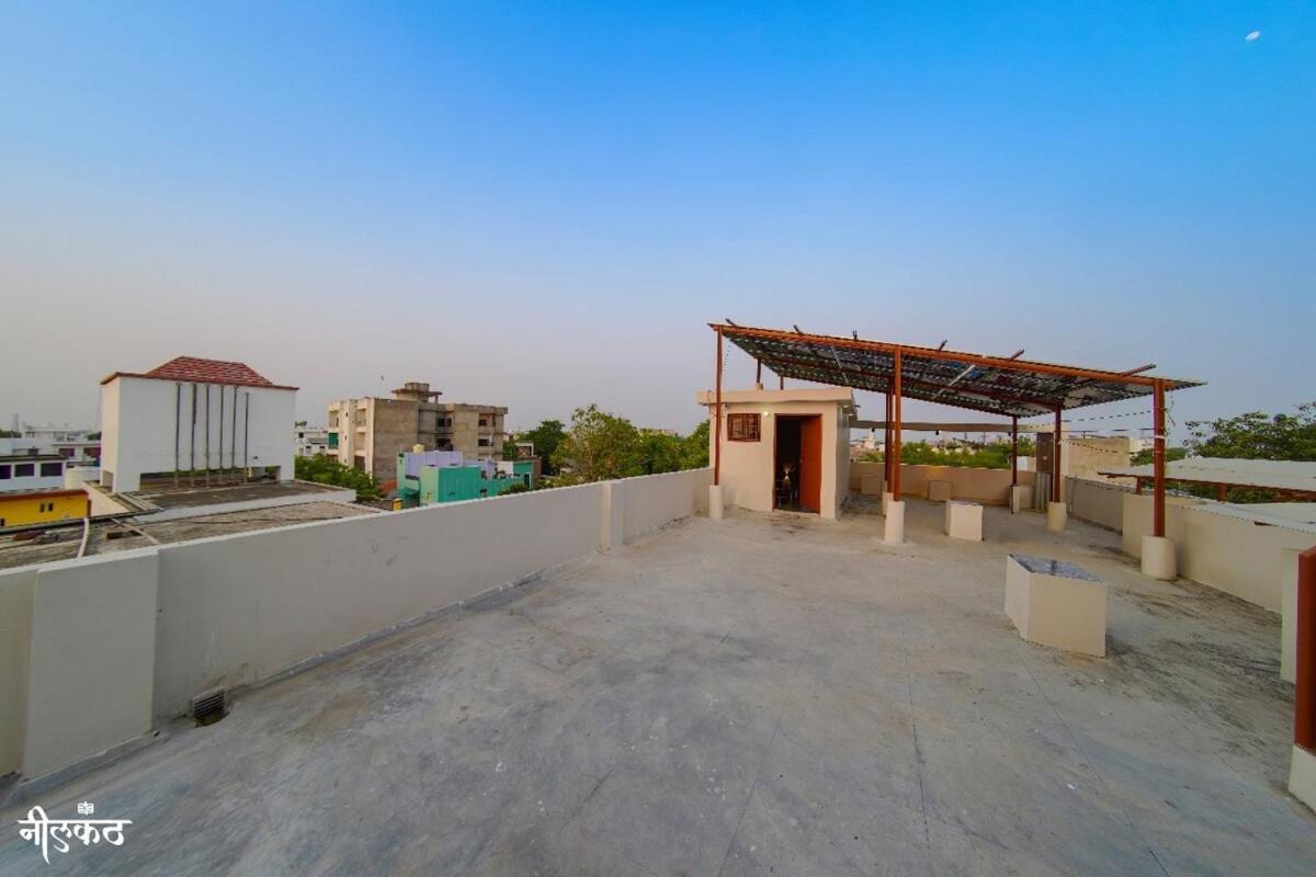 Neelkanth - 2-bhk Flat Near Bhu *