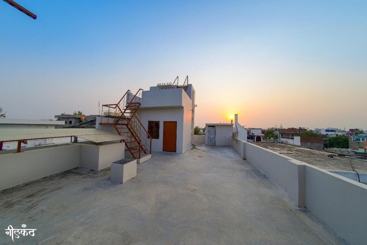 Neelkanth - 2-bhk Flat Near Bhu Apartment
