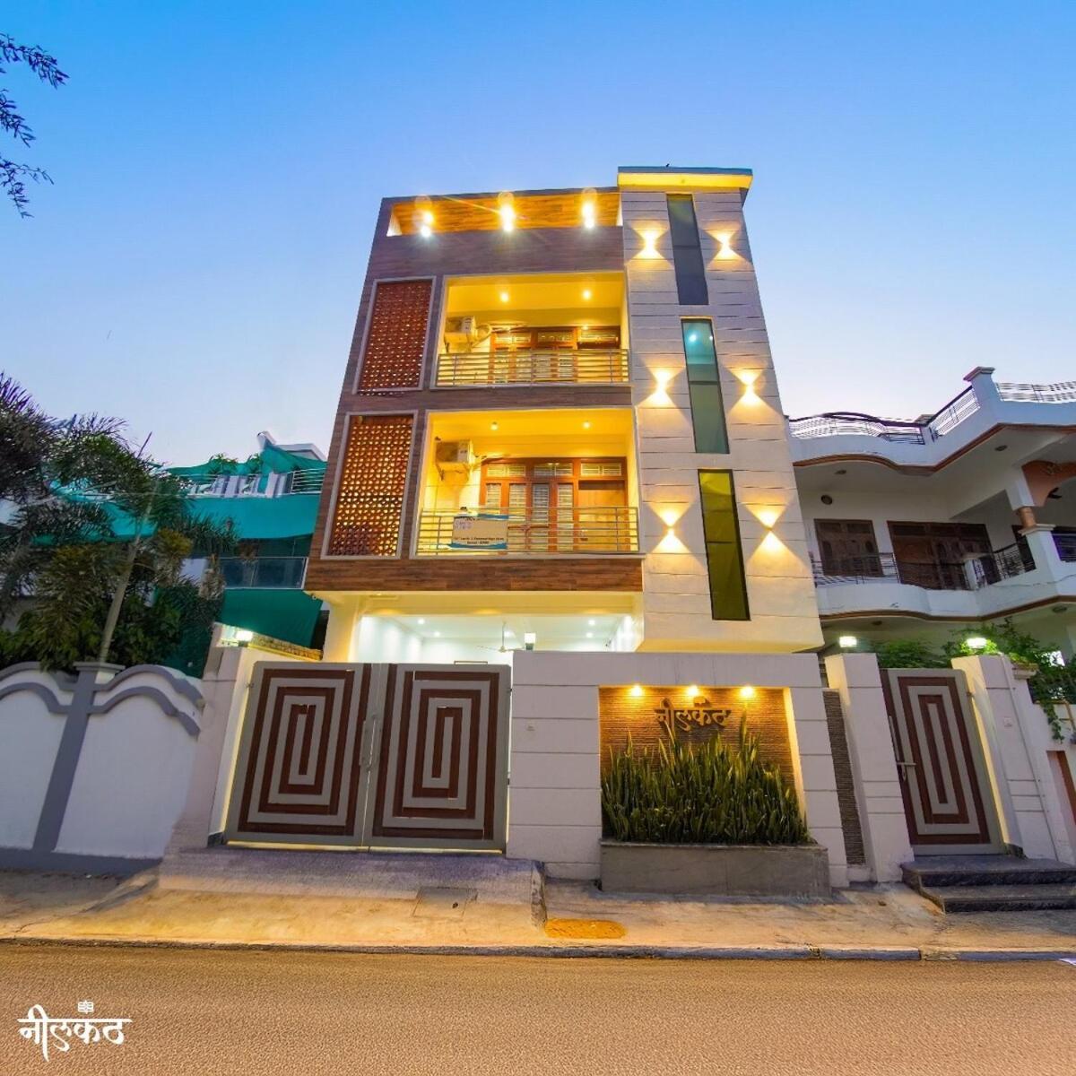 Neelkanth - 2-bhk Flat Near Bhu Apartment