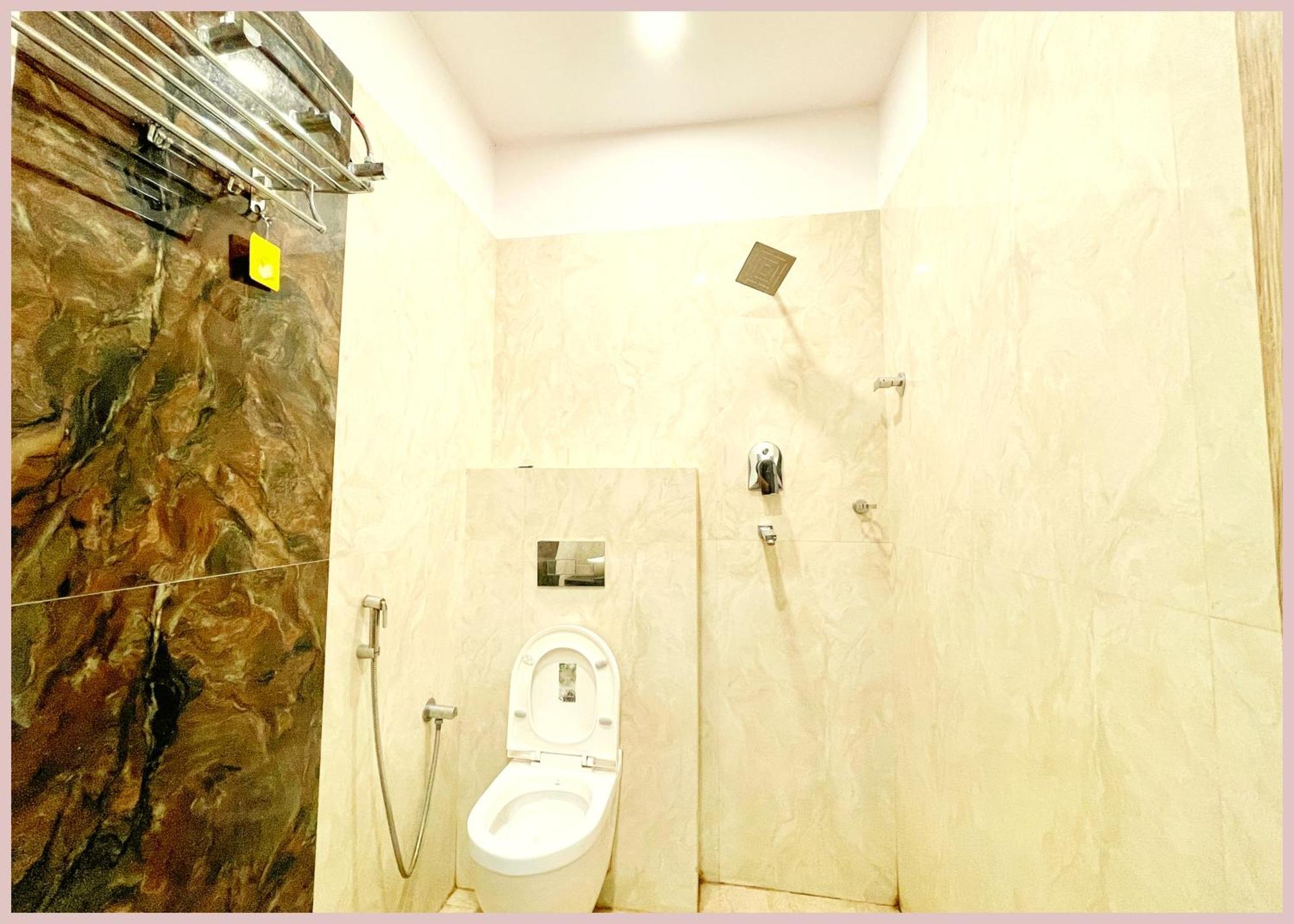 Hotel Vns - Ndp ! Palace - Warm Hospitality & Comfortable In - Near Kashi Vishwanath Temple - In Varanasi
