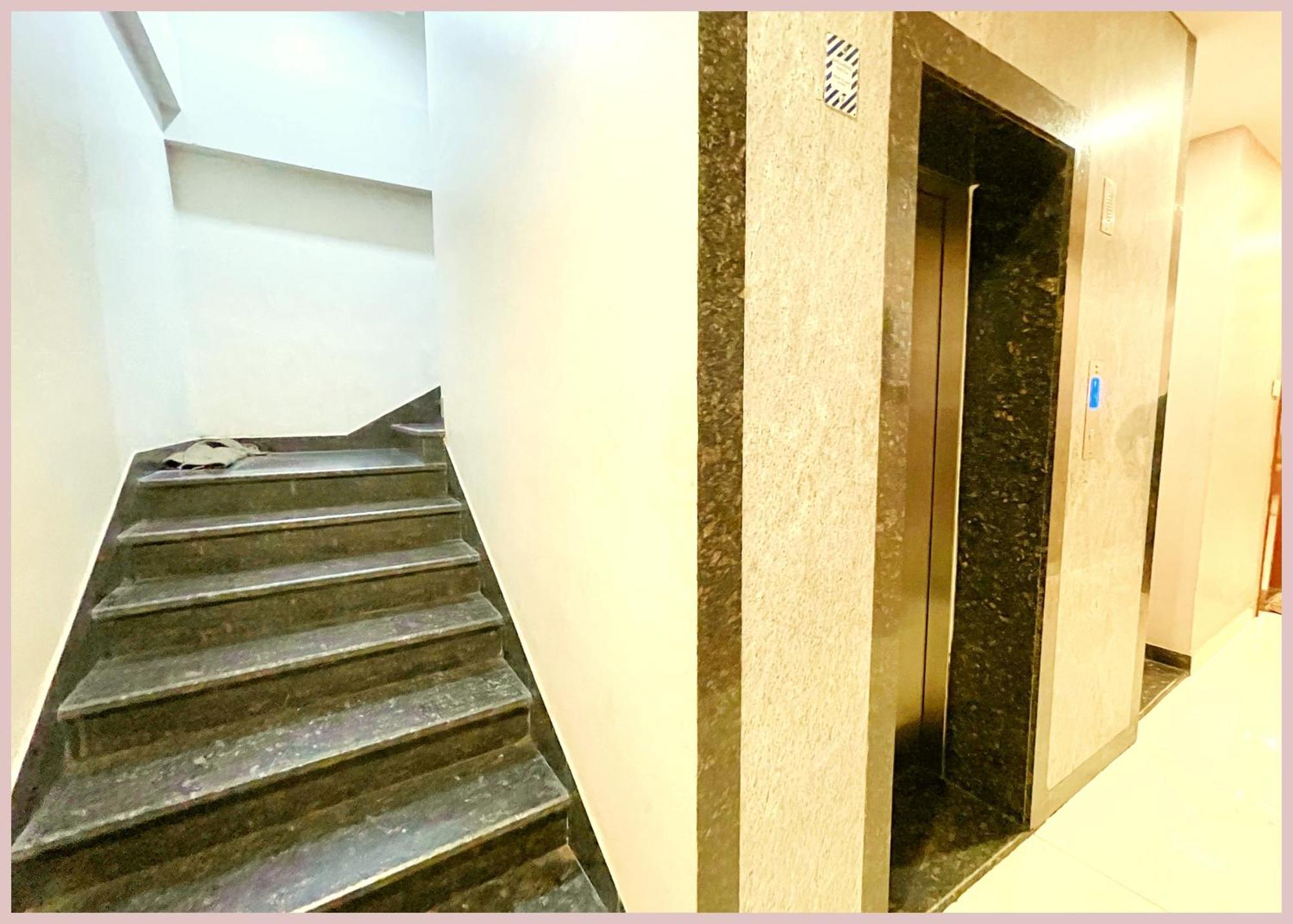 Vns - Ndp ! Palace - Warm Hospitality & Comfortable In - Near Kashi Vishwanath Temple - In