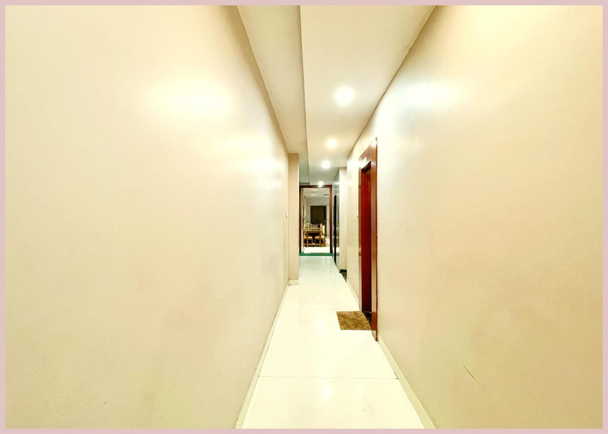 Vns - Ndp ! Palace - Warm Hospitality & Comfortable In - Near Kashi Vishwanath Temple - In Hotel Varanasi