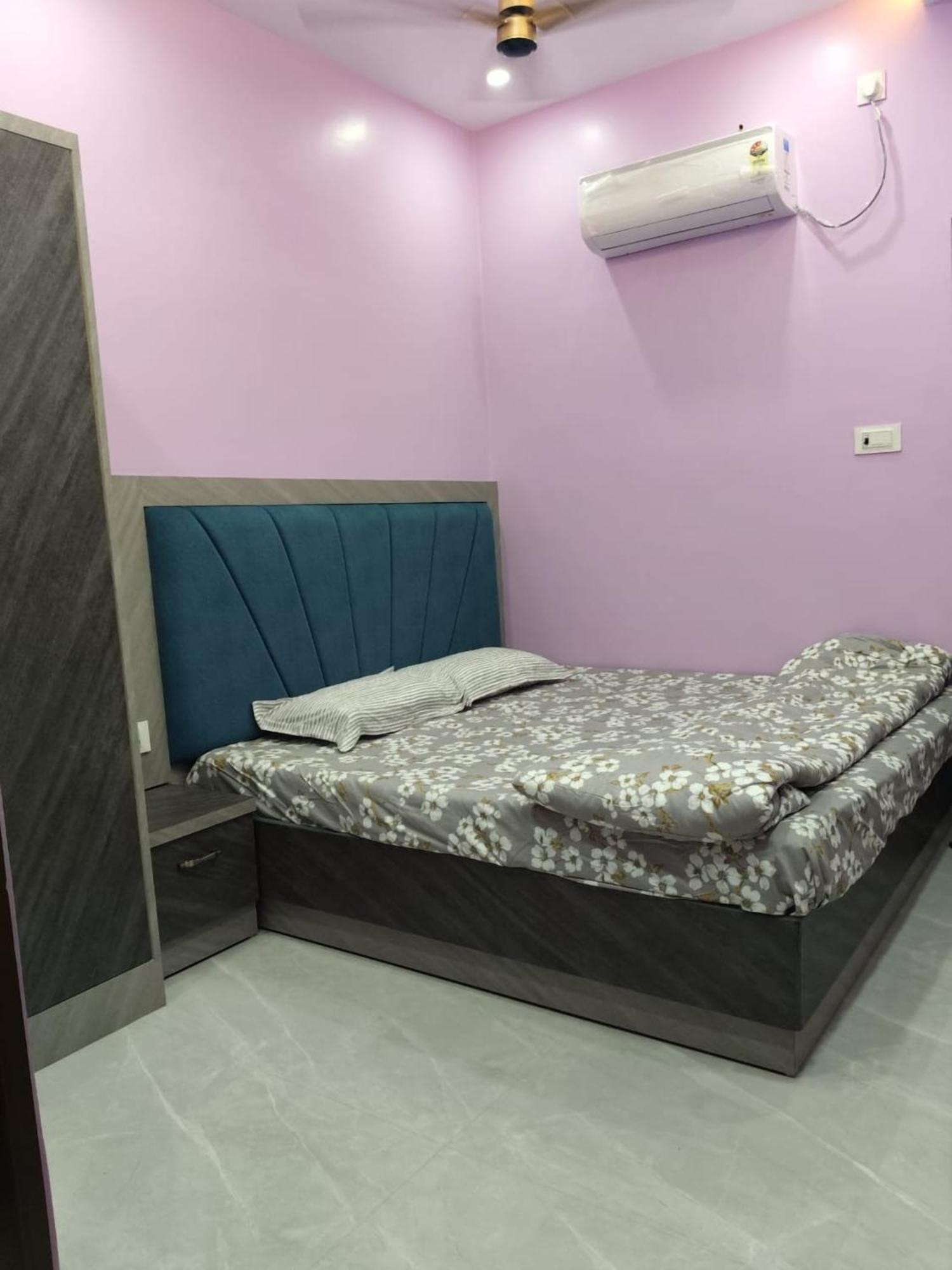 Kashi Om Guest house
