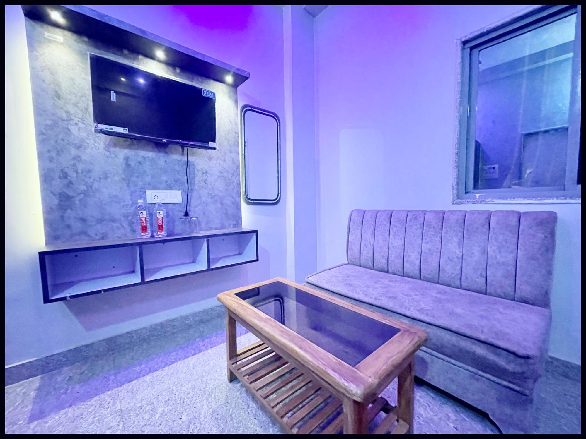 Hotel Varanasi Luxury Premium Guest House New Pgh ! Near Kashi Vishwanath Temple And Ganga Ghat With #Wi-Fi #Room Service - Fully Air Conditioned Rooms & Prime Location - Best Hotel In Varanasi