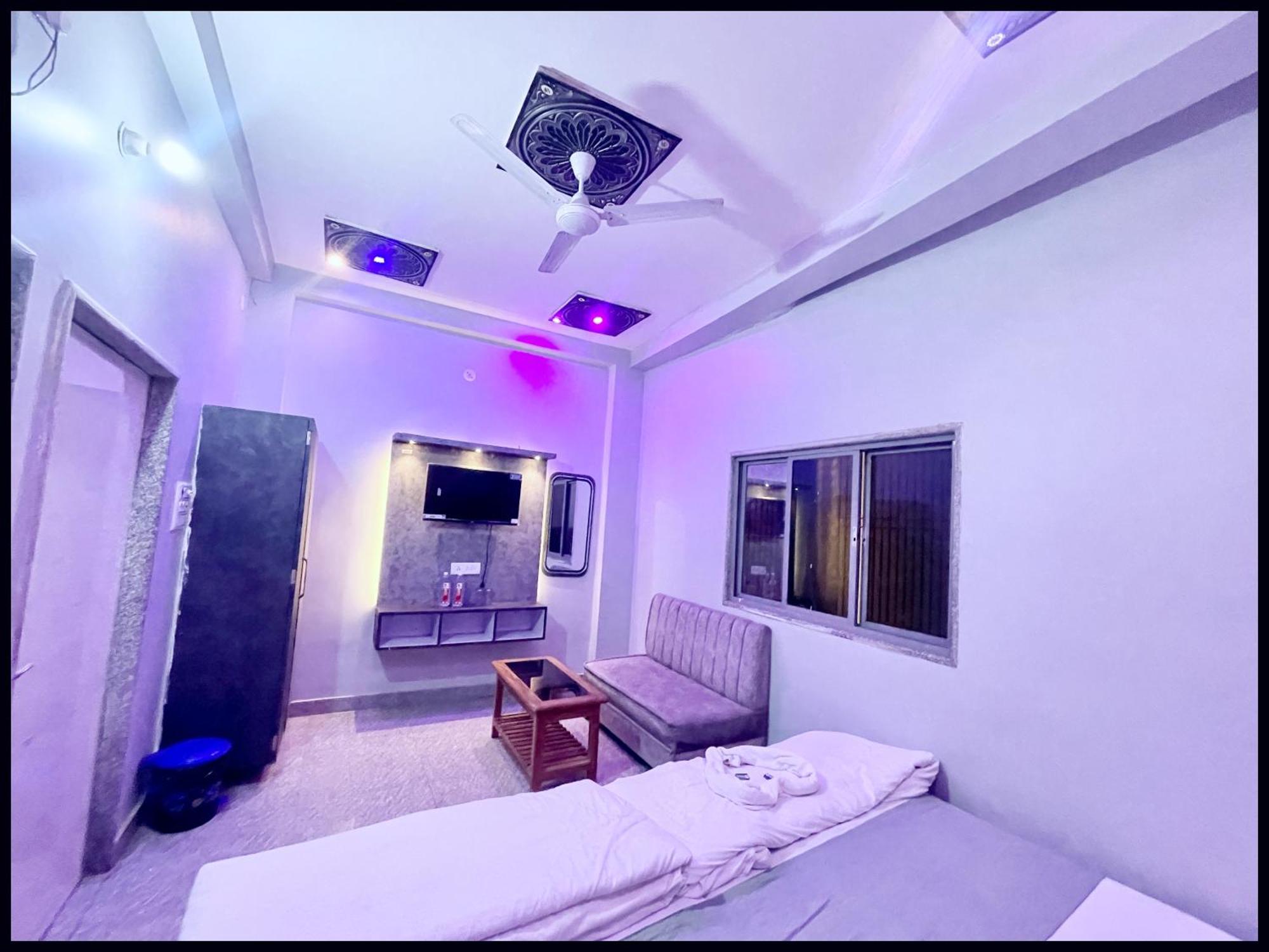 Hotel Varanasi Luxury Premium Guest House New Pgh ! Near Kashi Vishwanath Temple And Ganga Ghat With #Wi-Fi #Room Service - Fully Air Conditioned Rooms & Prime Location - Best Hotel In Varanasi Varanasi