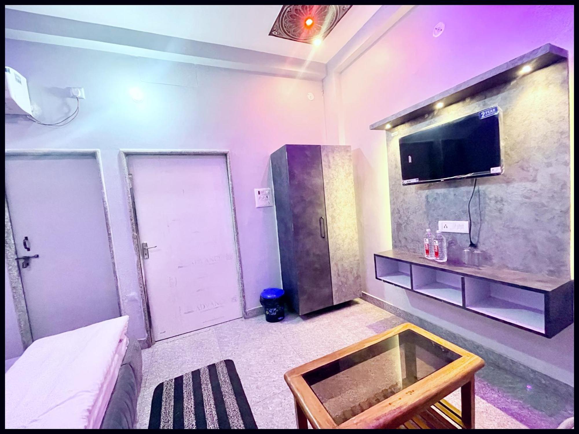 Hotel Varanasi Luxury Premium Guest House New Pgh ! Near Kashi Vishwanath Temple And Ganga Ghat With #Wi-Fi #Room Service - Fully Air Conditioned Rooms & Prime Location - Best Hotel In Varanasi
