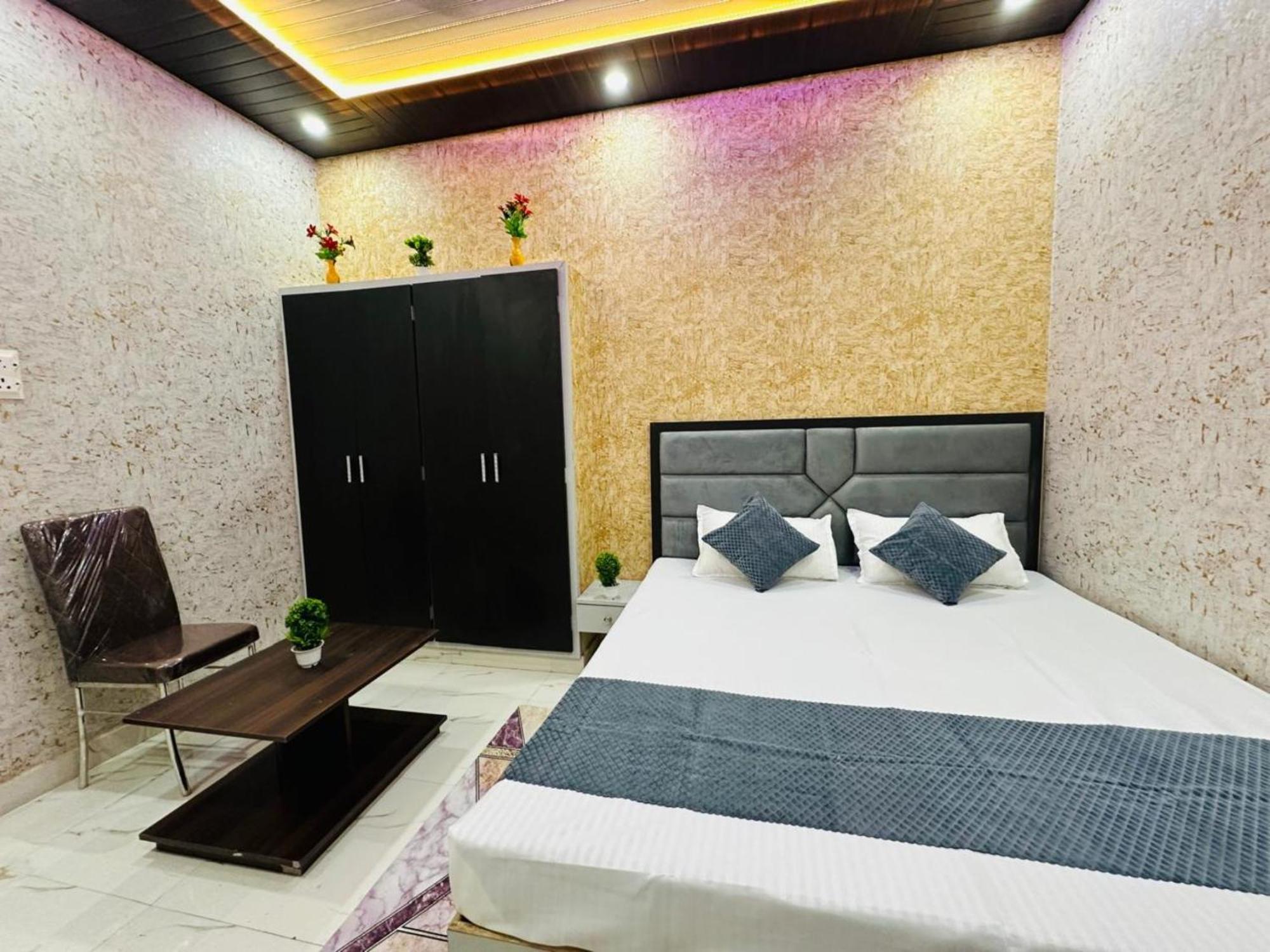Hotel The Star Residency - Near Shree Aadi Vaibhav Temple #fully Air Conditioning #free Wi-fi #parking #room Service #best In