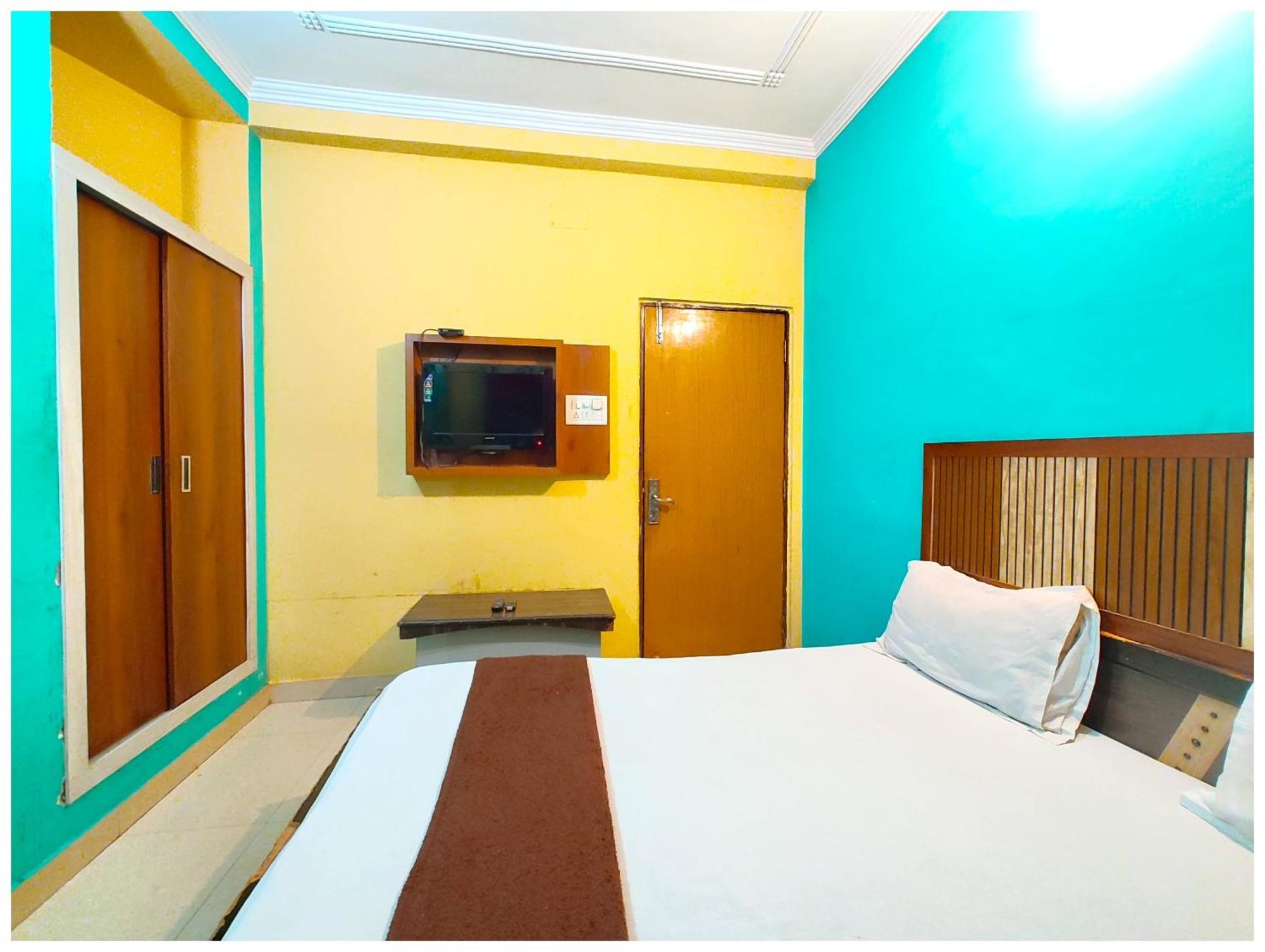 Kashi Near Railway Station - With #prime Location #wi-fi #hygience & Spacious - Near Kashi Vishwanath Temple And Ganga Ghat - A In Heart Of Hotel 3*