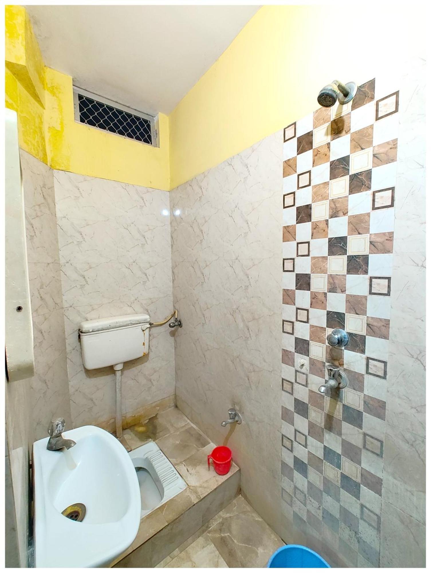 Hotel Kashi Near Railway Station - With #prime Location #wi-fi #hygience & Spacious - Near Kashi Vishwanath Temple And Ganga Ghat - A In Heart Of 3*