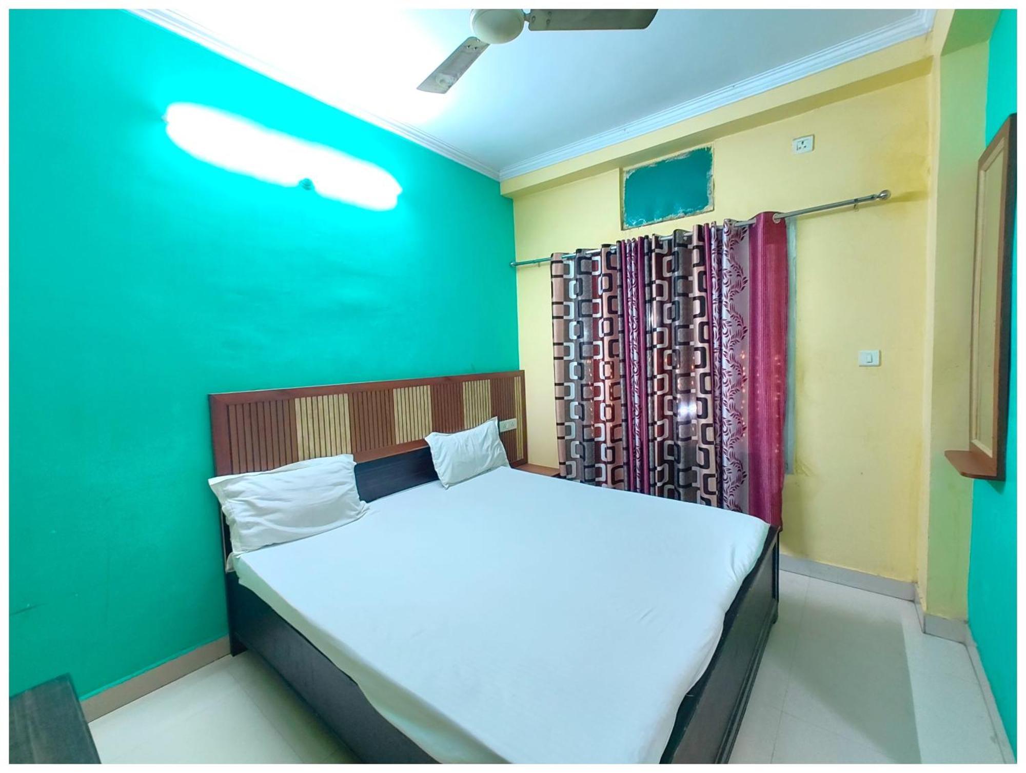 Kashi Near Railway Station - With #prime Location #wi-fi #hygience & Spacious - Near Kashi Vishwanath Temple And Ganga Ghat - A In Heart Of Varanasi