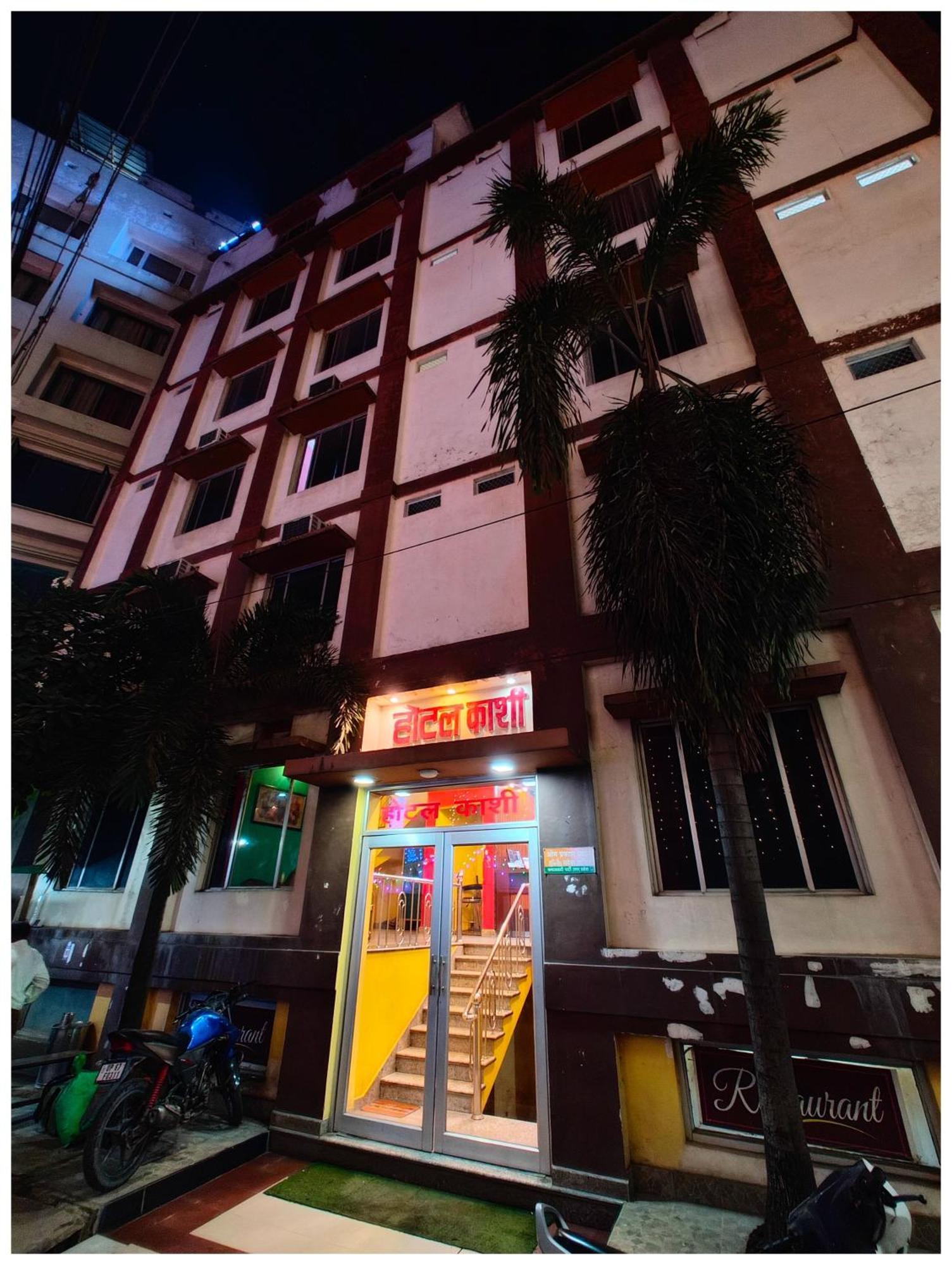 Hotel Kashi Near Railway Station - With #prime Location #wi-fi #hygience & Spacious - Near Kashi Vishwanath Temple And Ganga Ghat - A In Heart Of 3*